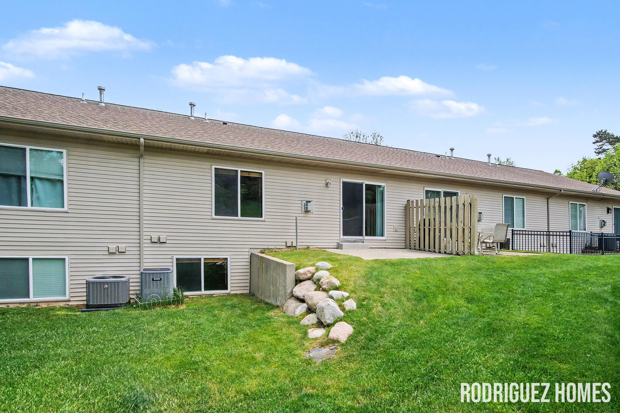 2621 Cascade Place Drive SE Grand Rapids MI 49546