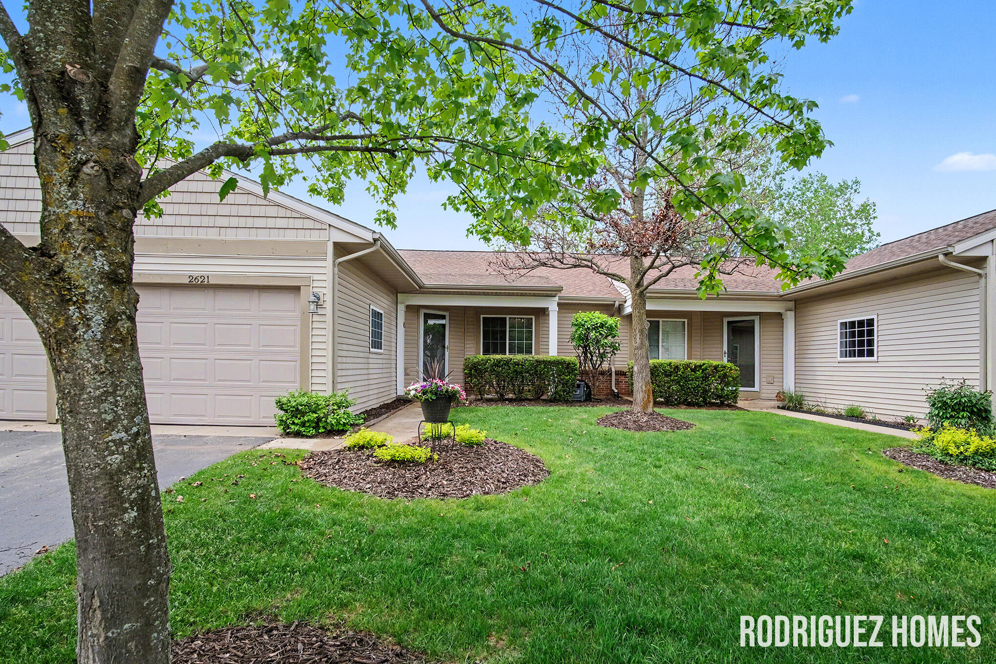 2621 Cascade Place Drive SE Grand Rapids MI 49546