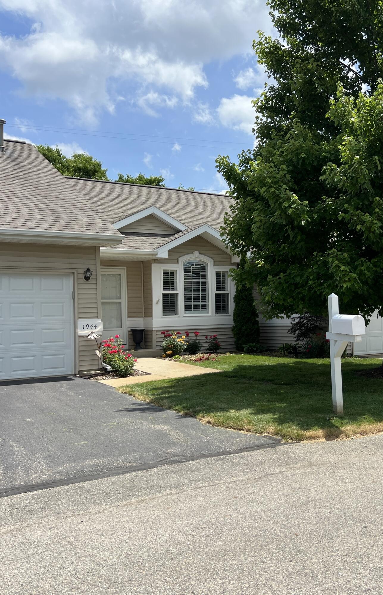 1944 Quail Cove Drive Kalamazoo MI 49009