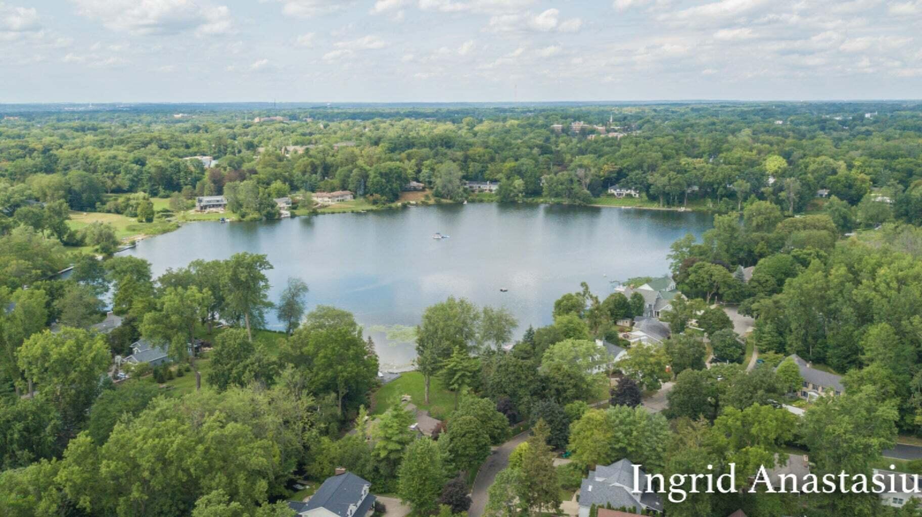 2006 Wealthy Street SE Grand Rapids MI 49506