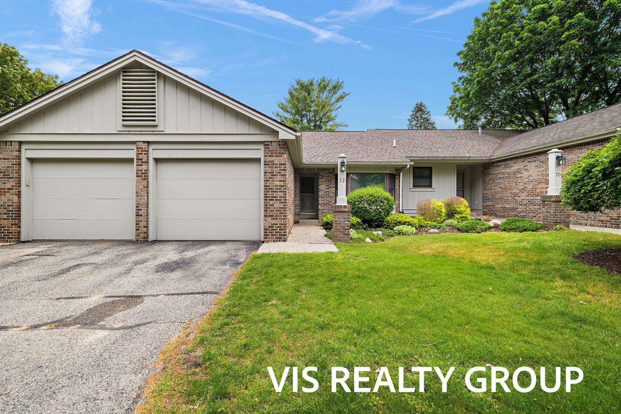 72 Skyline Circle NW Grand Rapids MI 49504