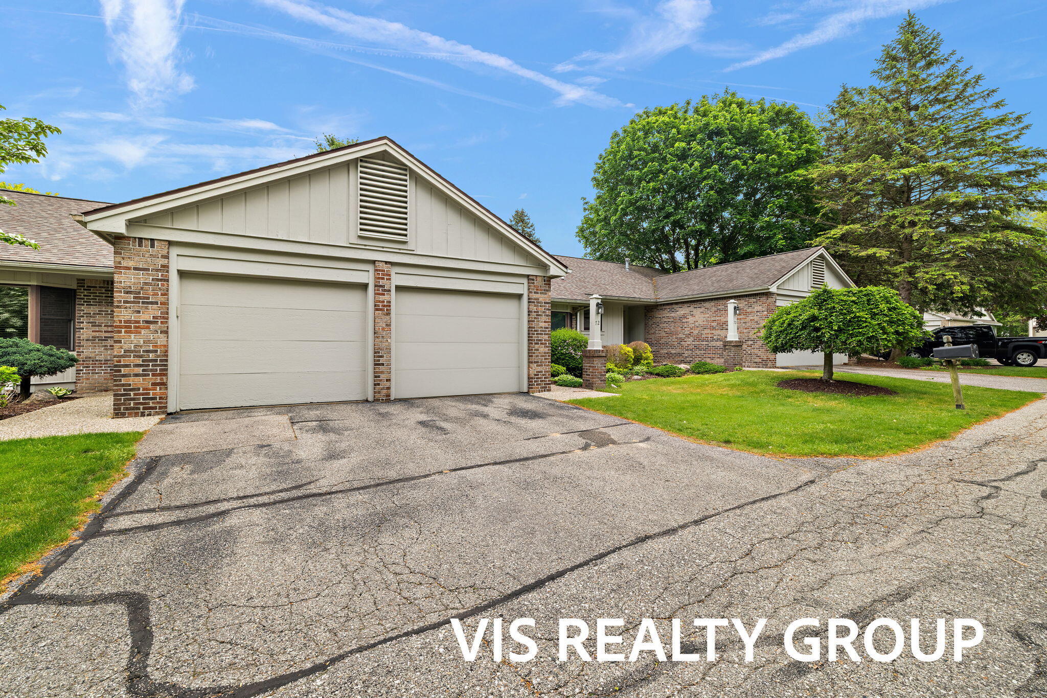 72 Skyline Circle NW Grand Rapids MI 49504