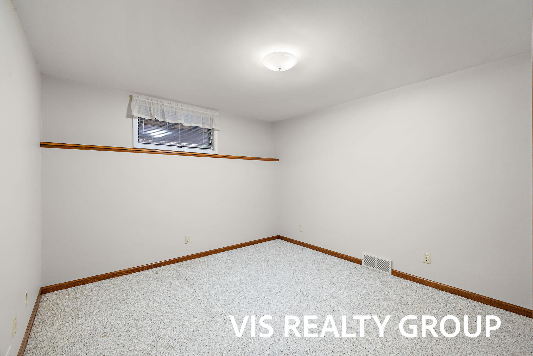 72 Skyline Circle NW Grand Rapids MI 49504