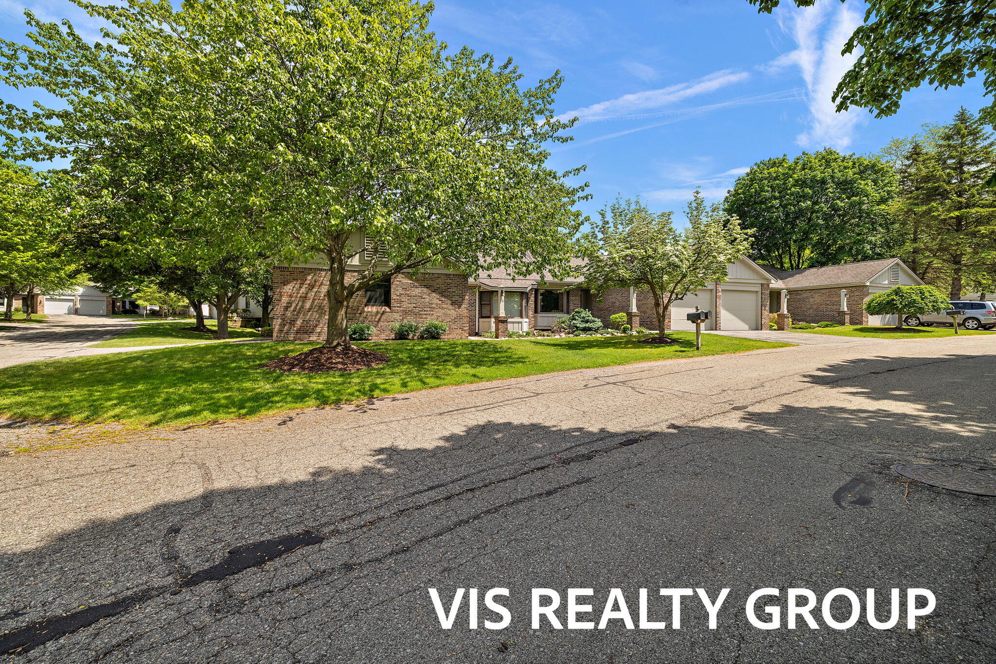 72 Skyline Circle NW Grand Rapids MI 49504