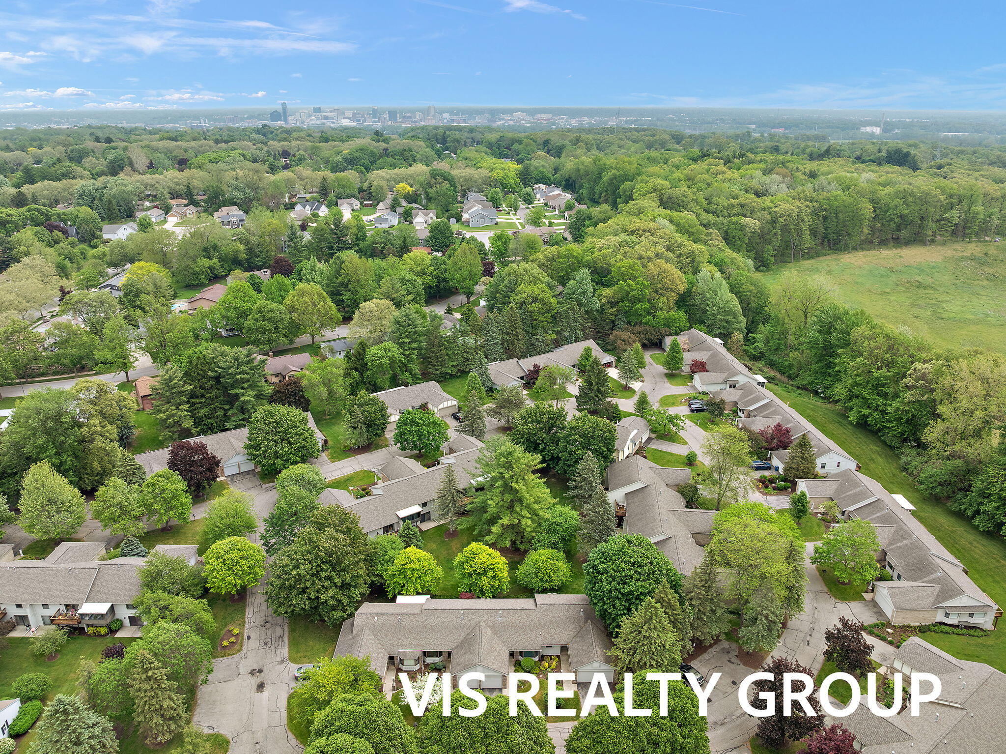 72 Skyline Circle NW Grand Rapids MI 49504
