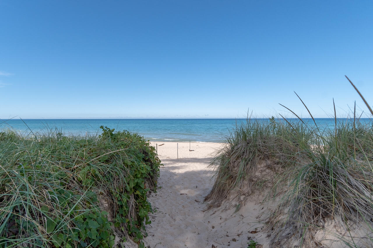 7374 North Shore Drive South Haven MI 49090
