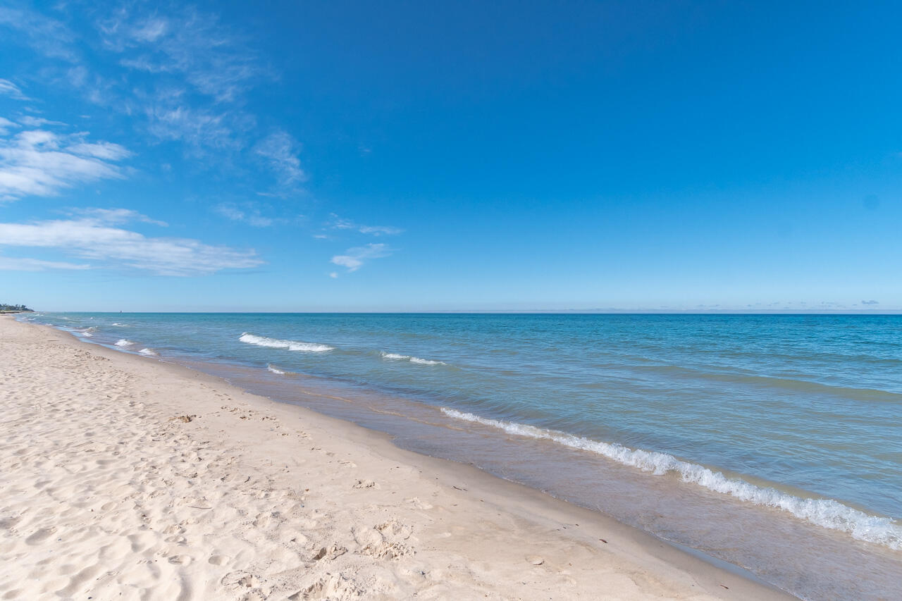 7374 North Shore Drive South Haven MI 49090