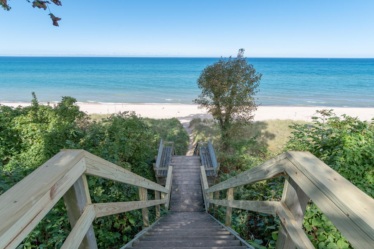 7374 North Shore Drive South Haven MI 49090