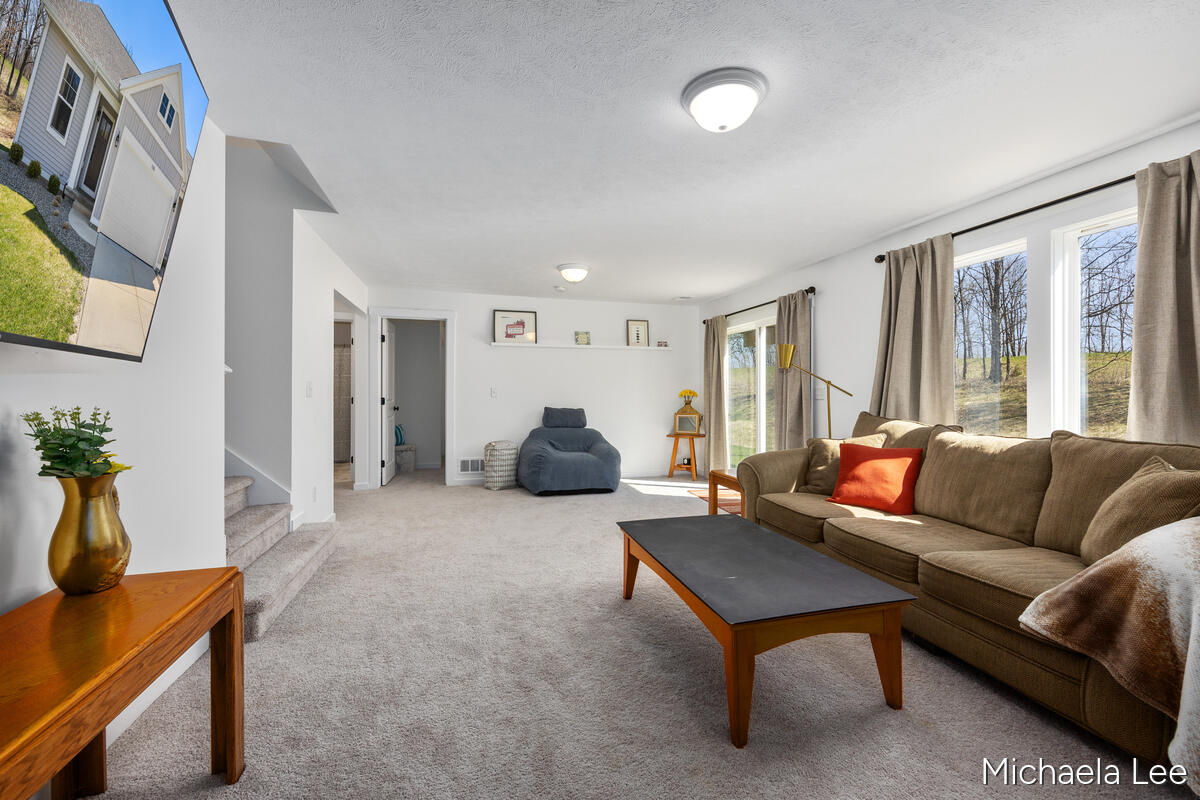 1548 N Village Circle Kalamazoo MI 49009