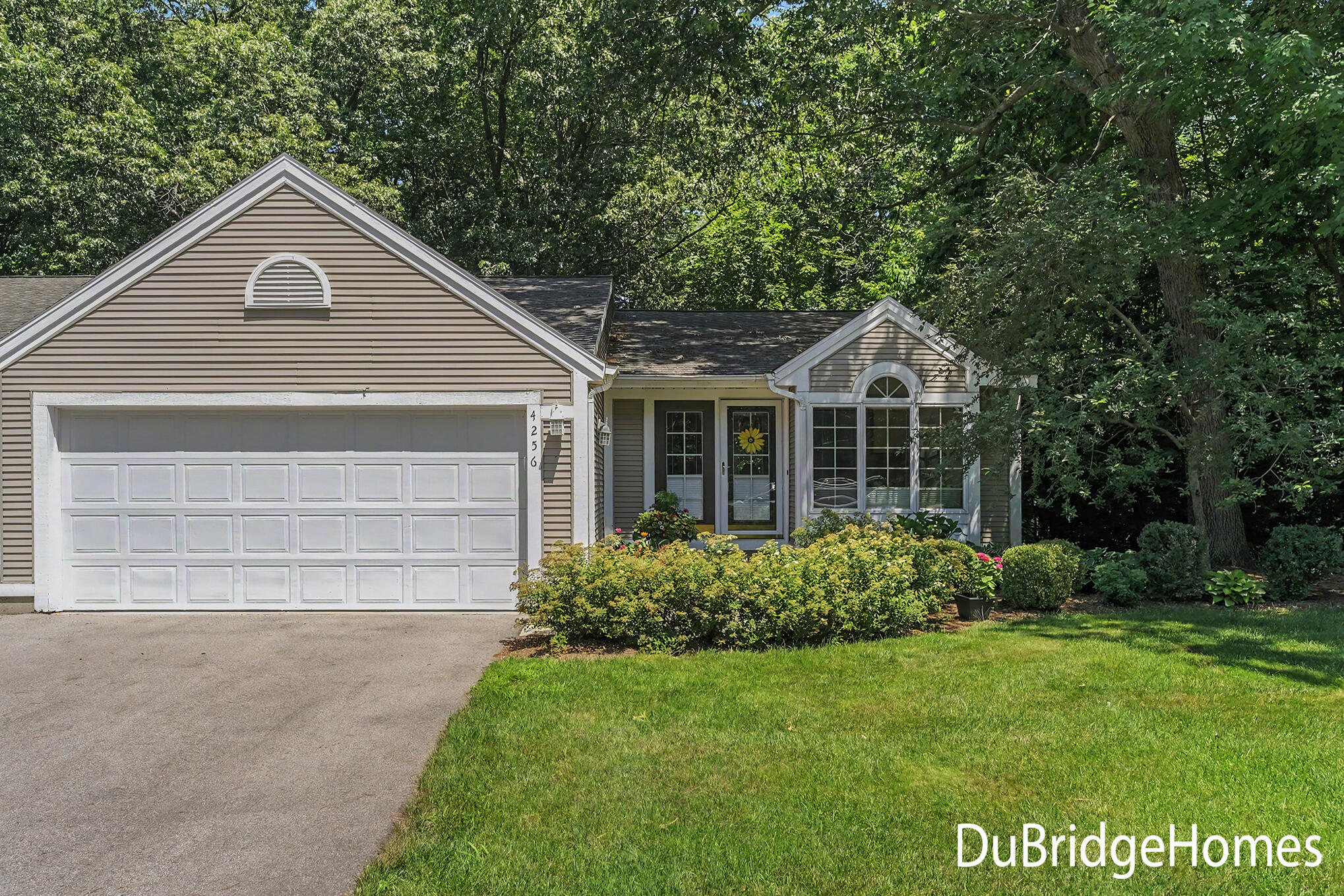 4256 Valley Hollow Drive NE Grand Rapids MI 49525