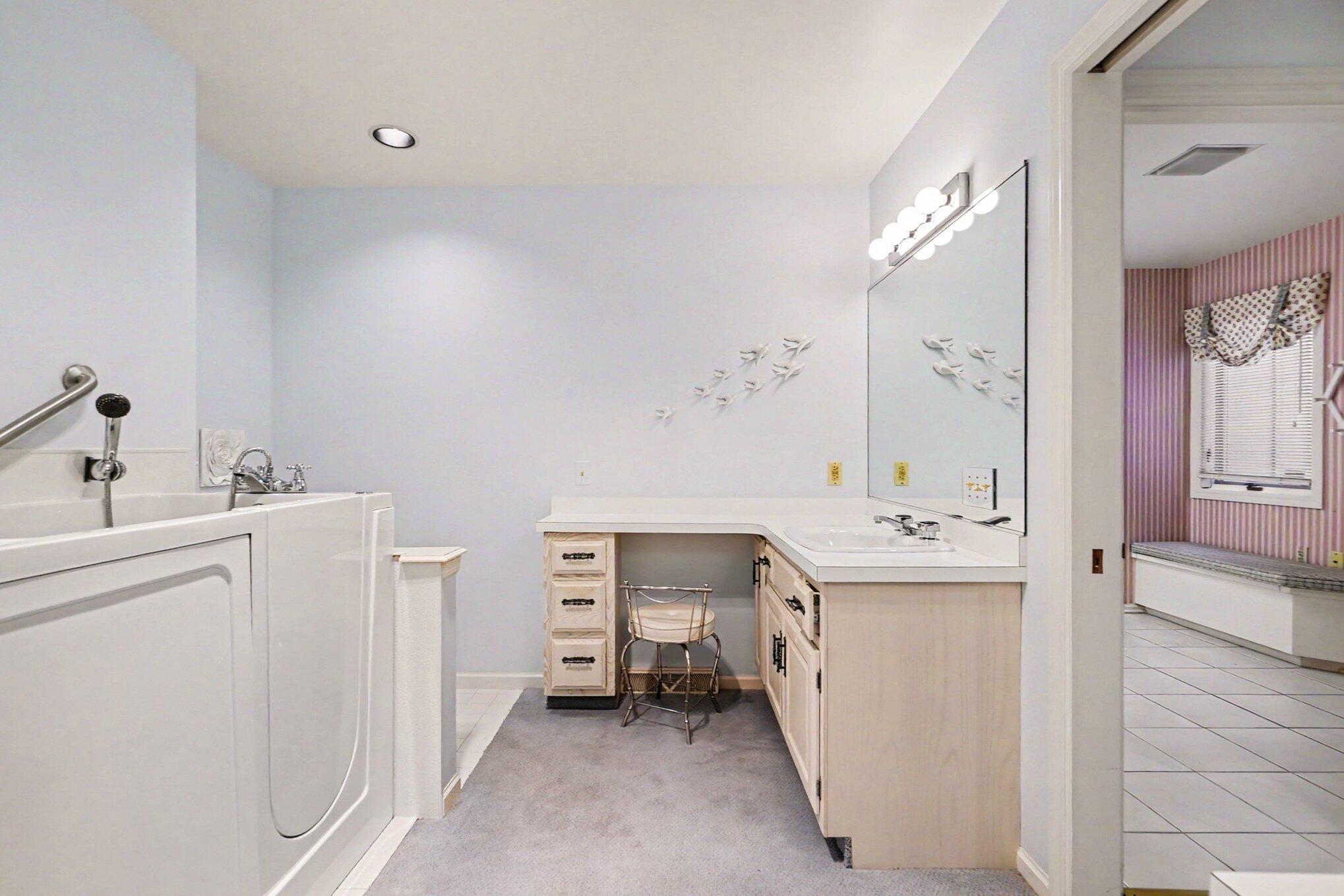 640 Cascade Hills Ridge SE Grand Rapids MI 49546