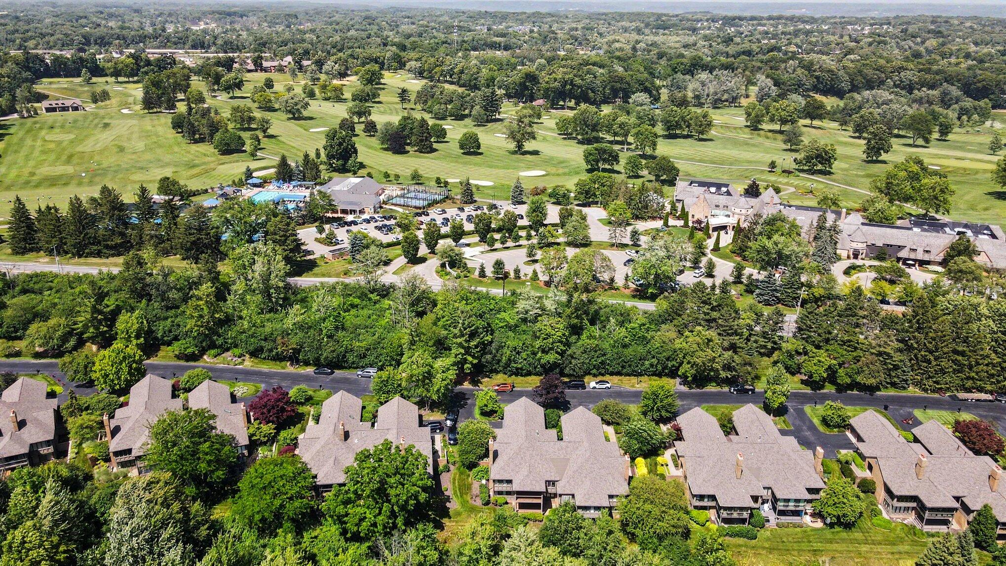 640 Cascade Hills Ridge SE Grand Rapids MI 49546