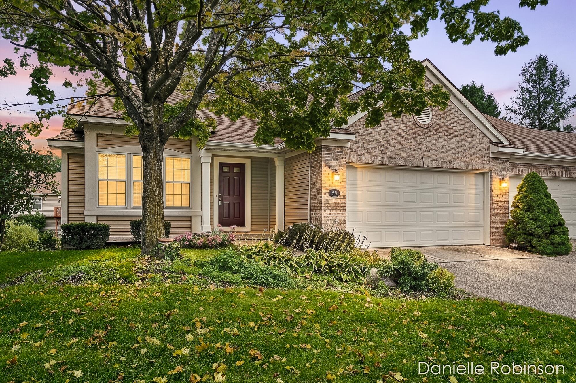 54 Aspen Lane NE Grand Rapids MI 49546
