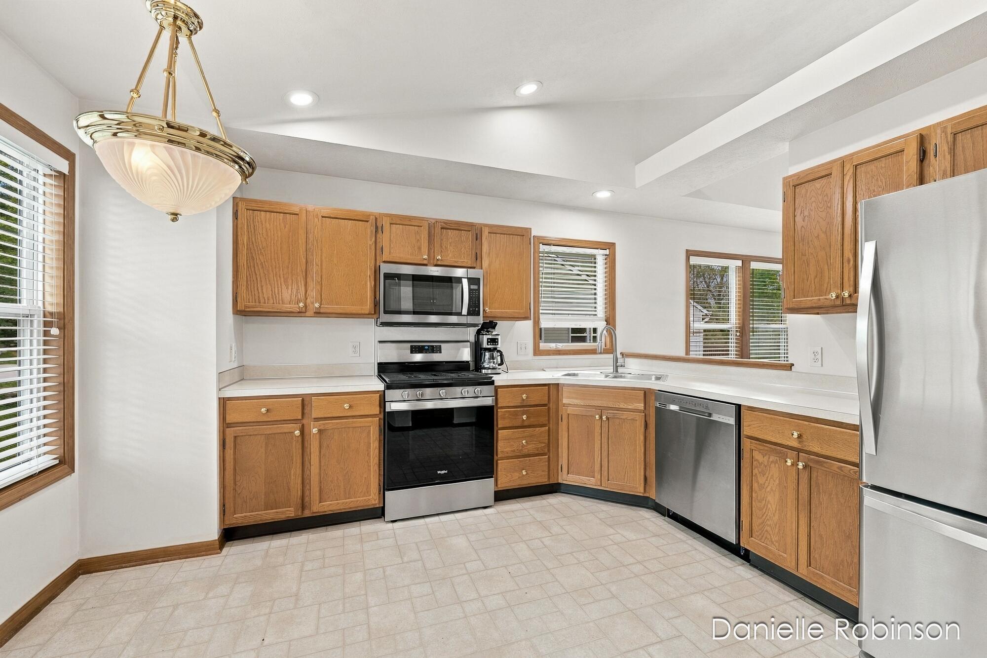 54 Aspen Lane NE Grand Rapids MI 49546