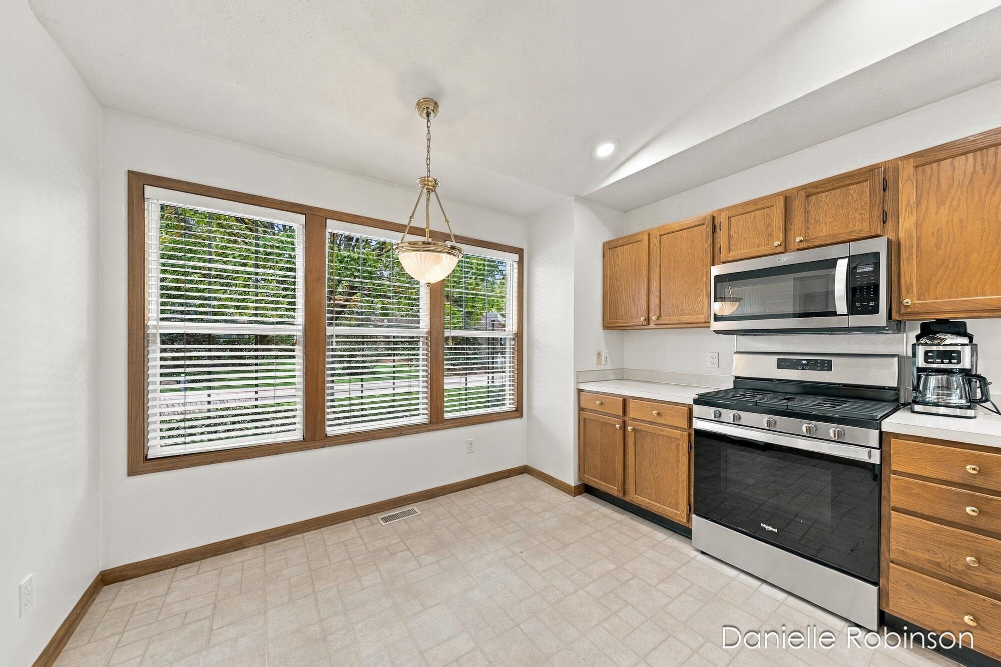 54 Aspen Lane NE Grand Rapids MI 49546