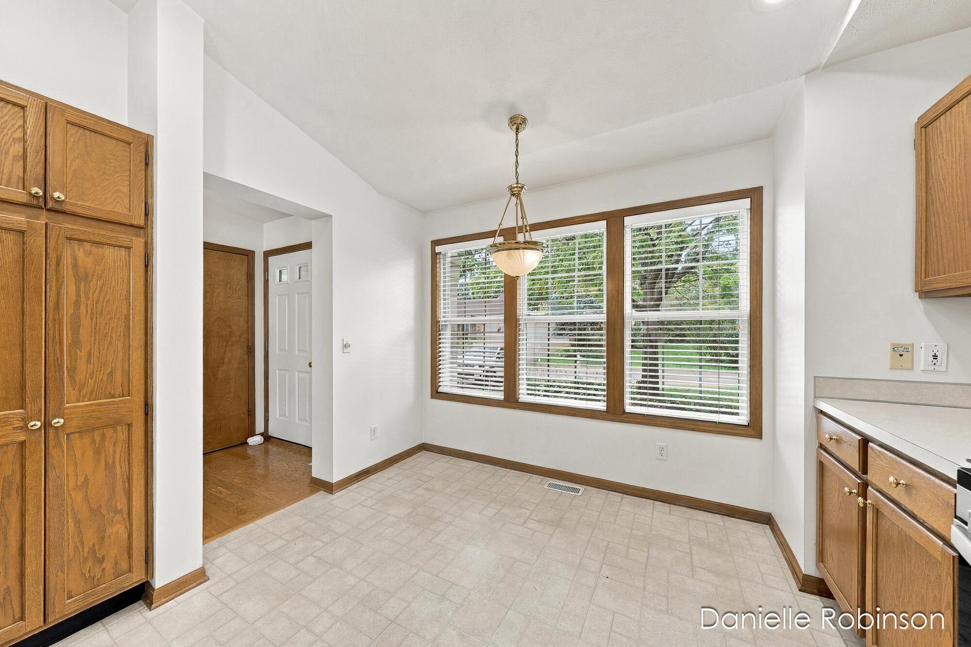 54 Aspen Lane NE Grand Rapids MI 49546