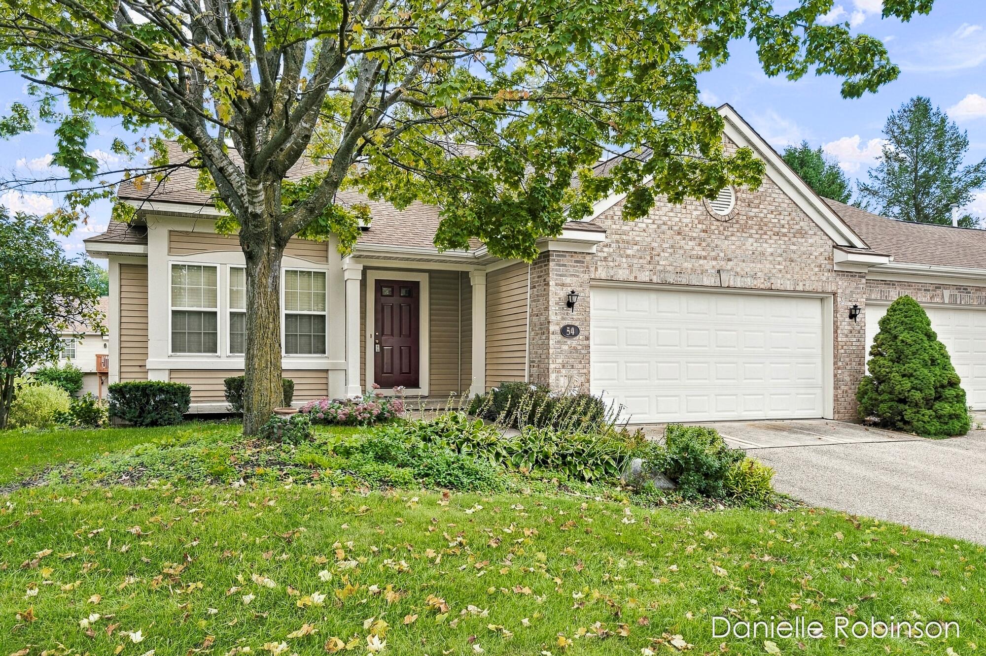 54 Aspen Lane NE Grand Rapids MI 49546