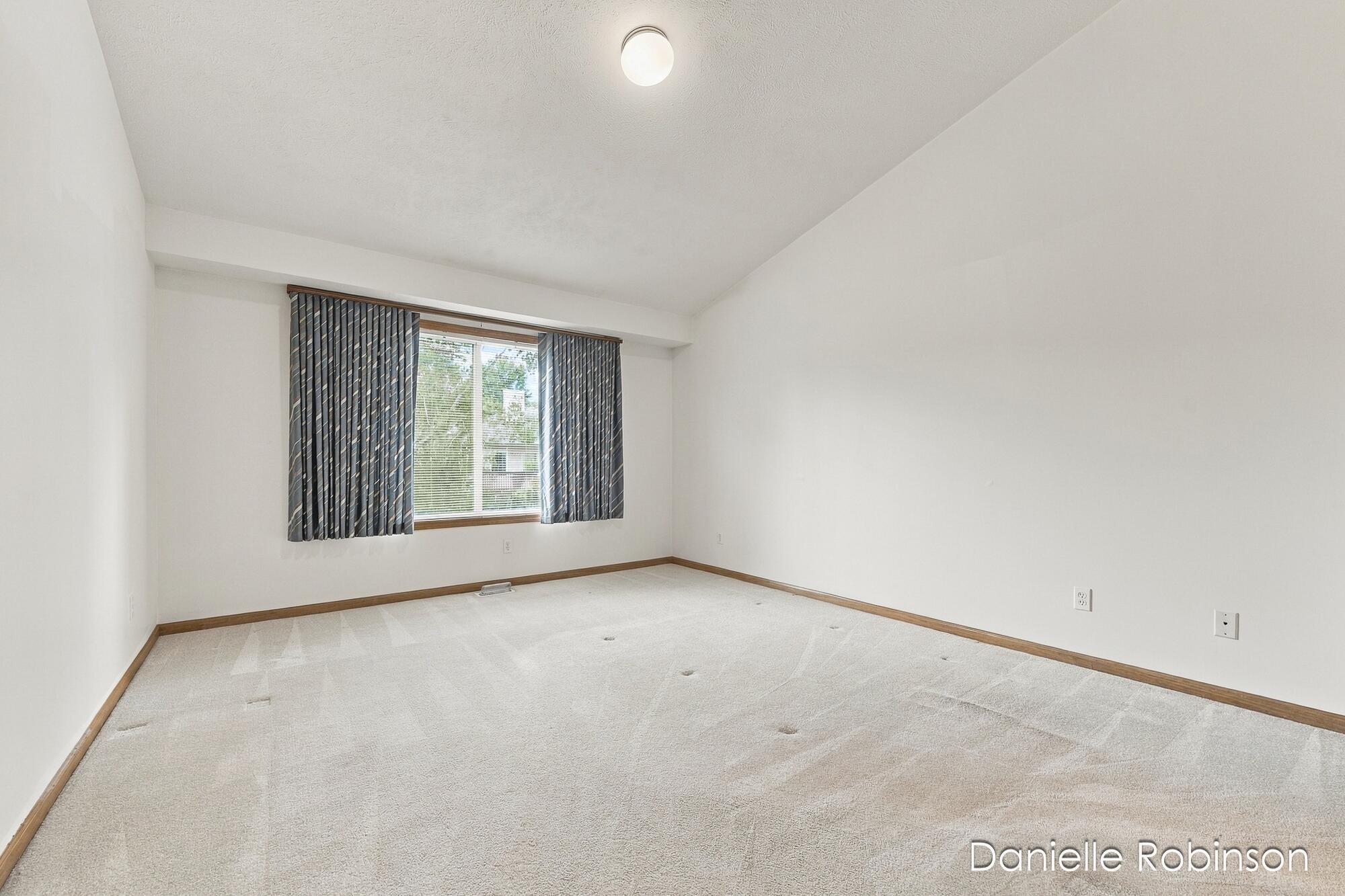 54 Aspen Lane NE Grand Rapids MI 49546