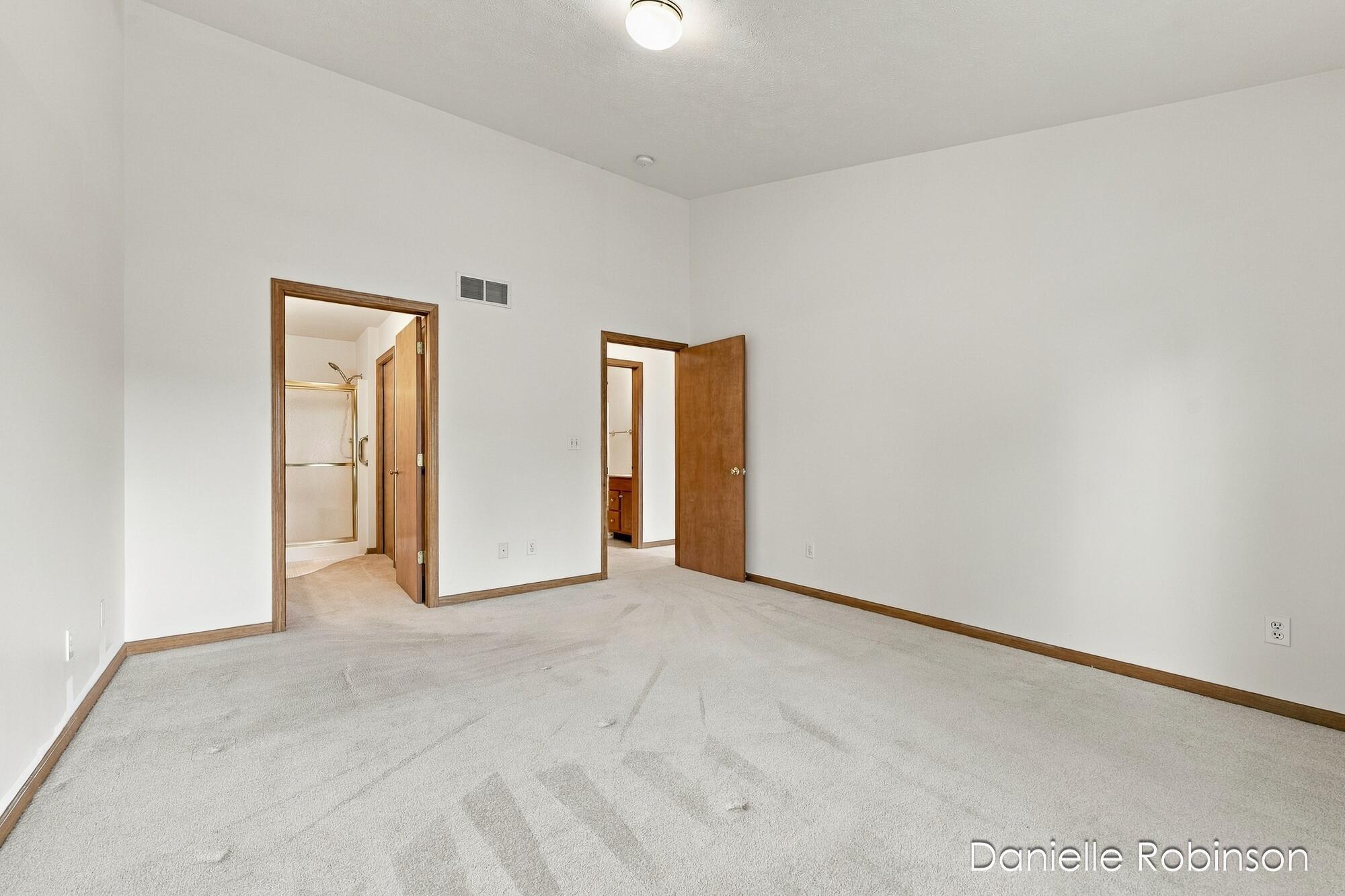 54 Aspen Lane NE Grand Rapids MI 49546