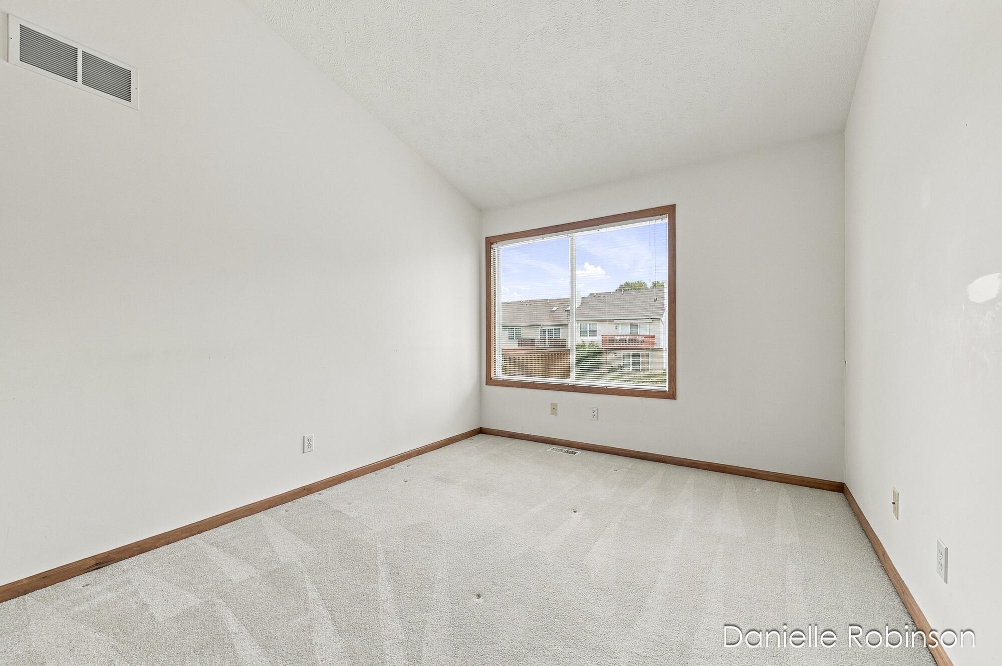 54 Aspen Lane NE Grand Rapids MI 49546