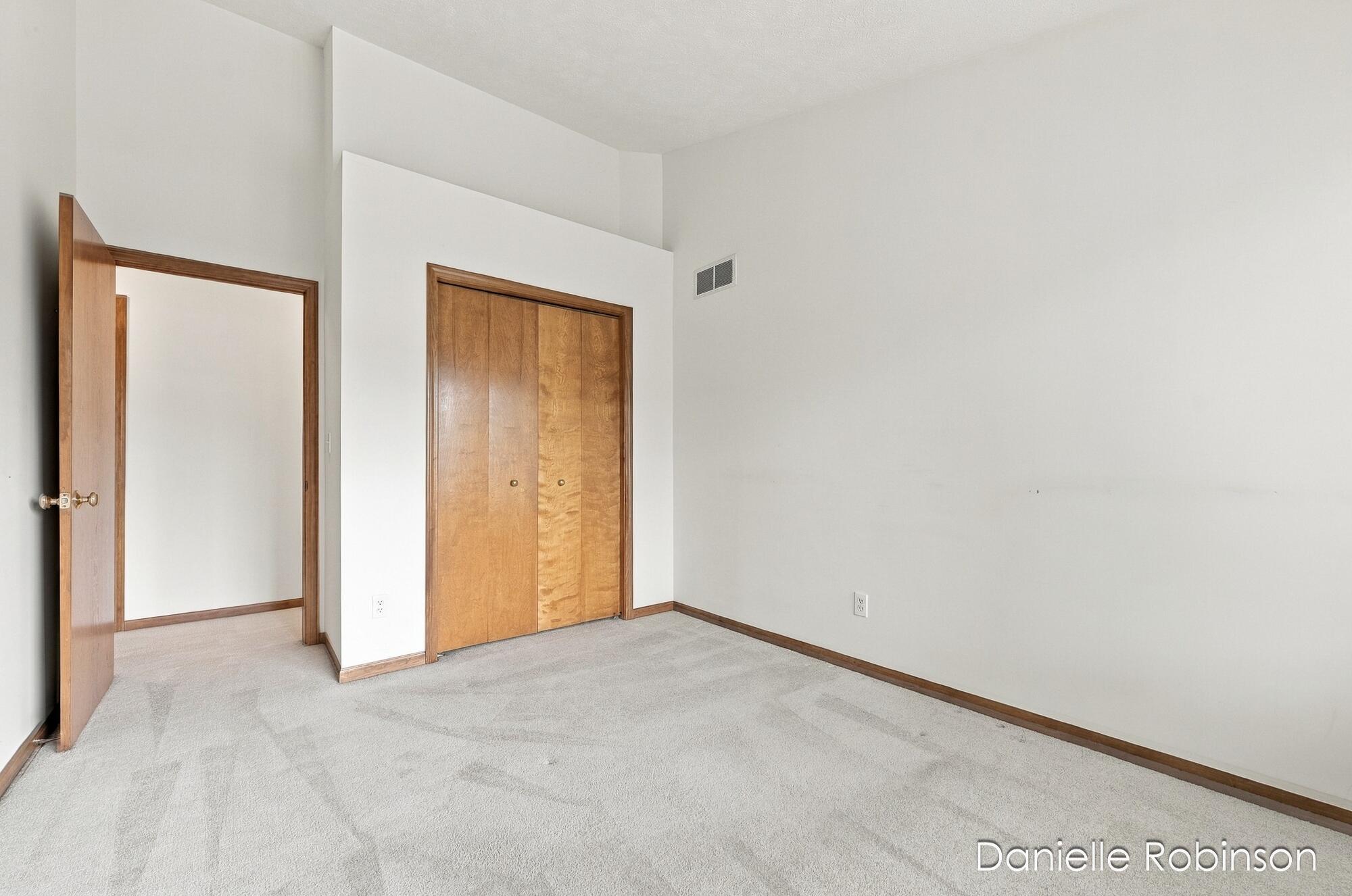 54 Aspen Lane NE Grand Rapids MI 49546
