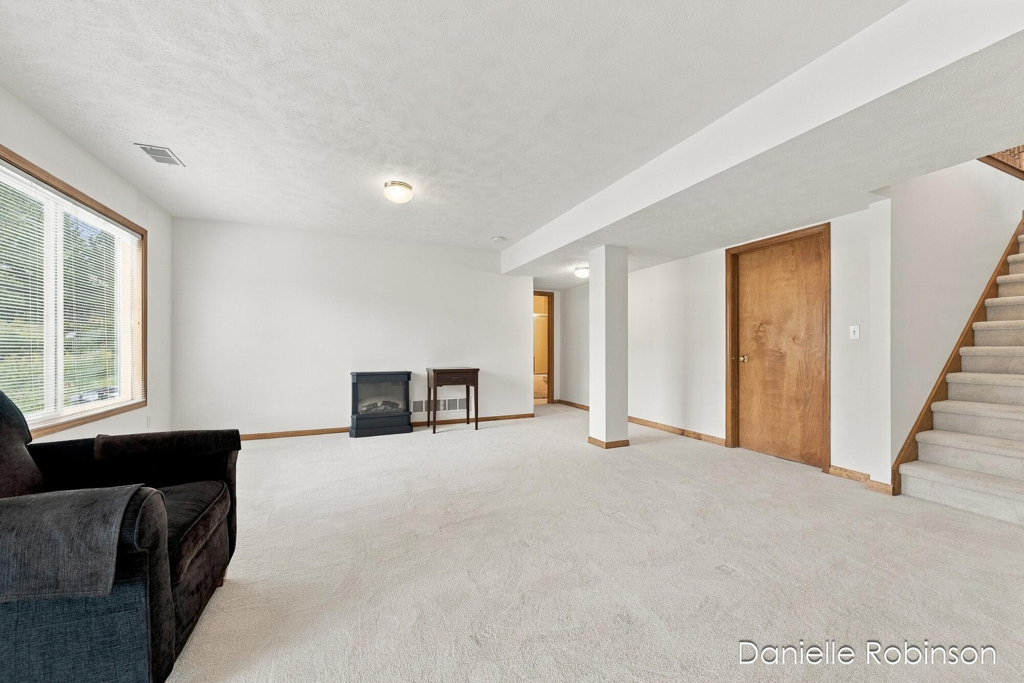 54 Aspen Lane NE Grand Rapids MI 49546