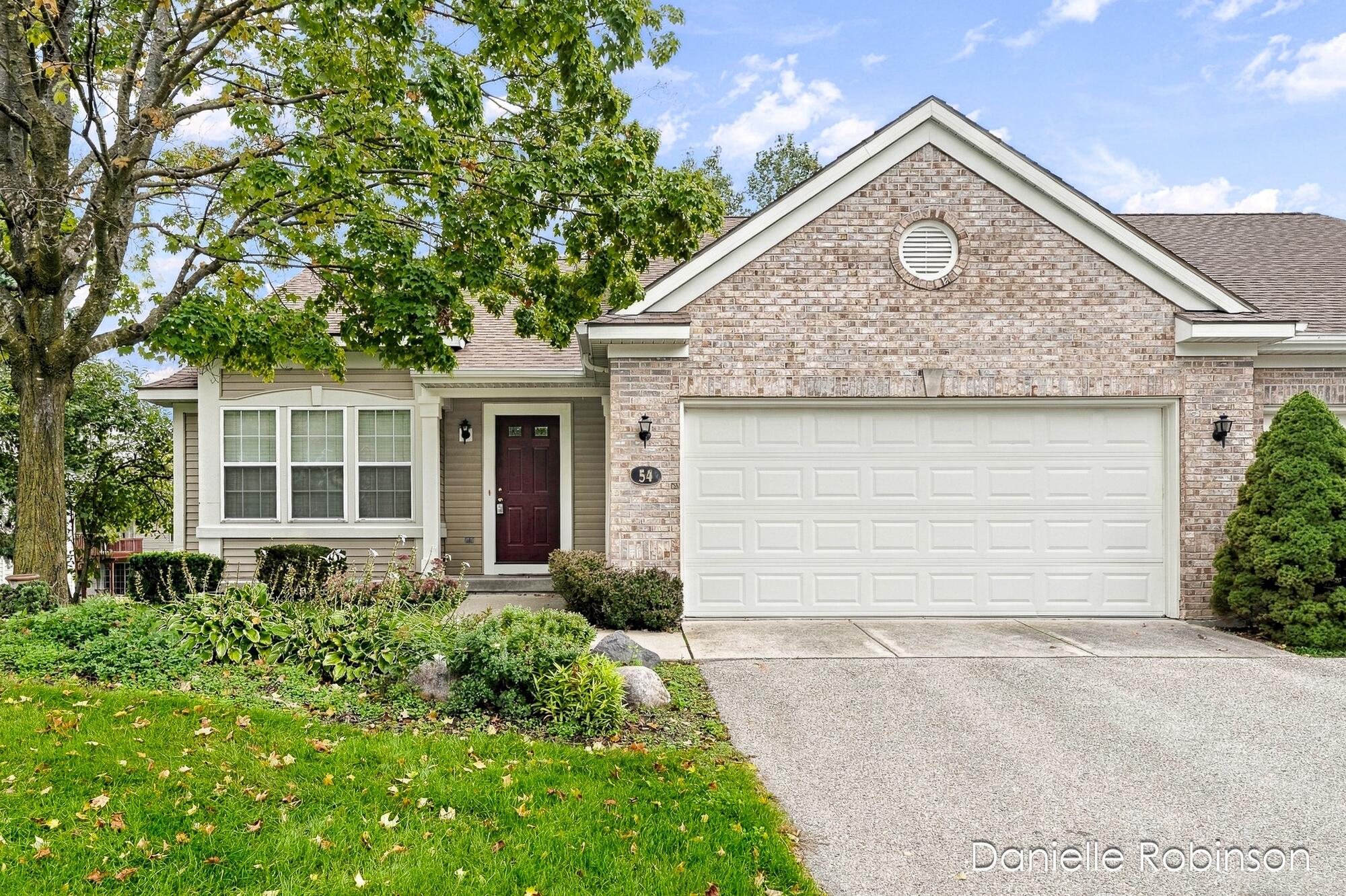 54 Aspen Lane NE Grand Rapids MI 49546