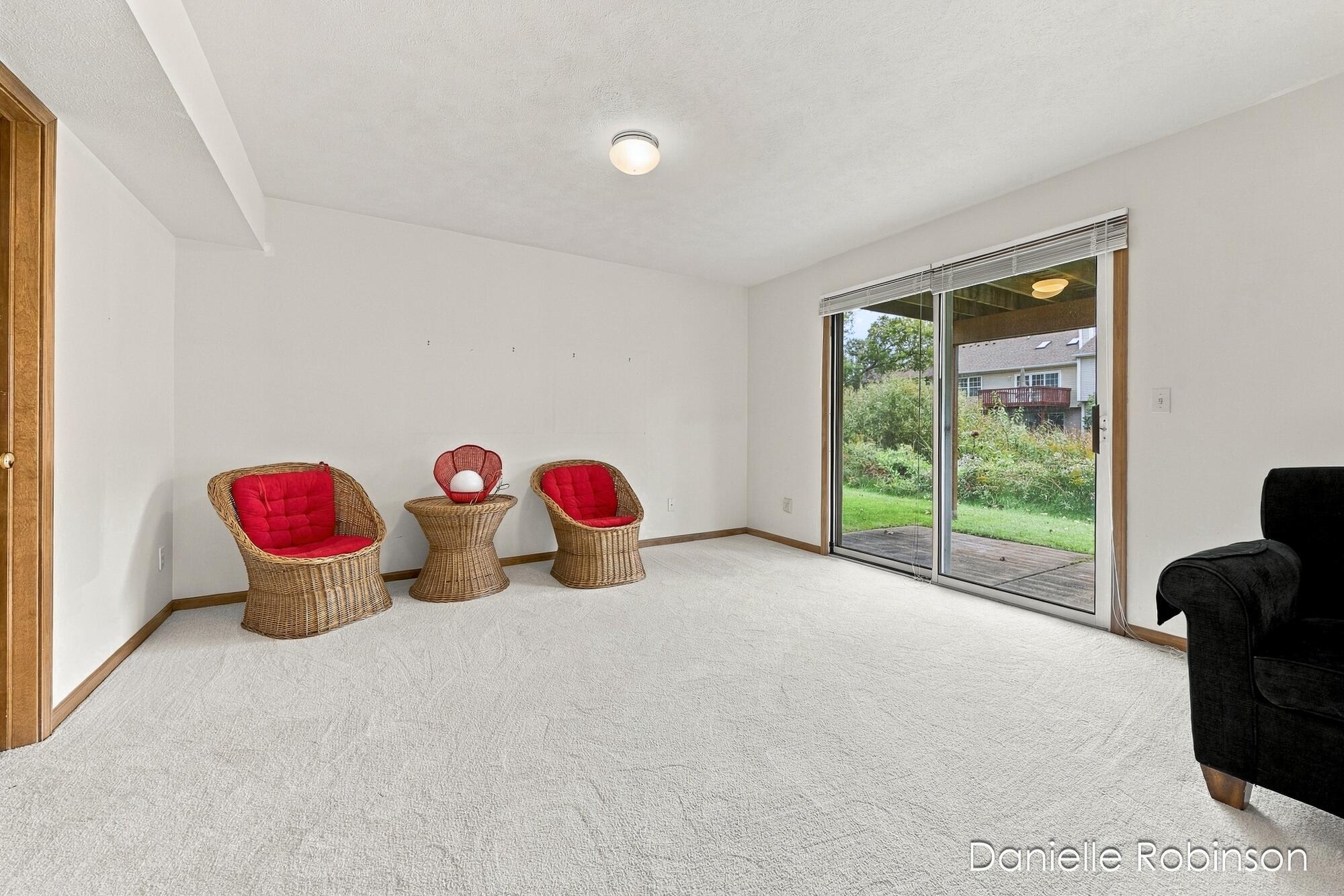 54 Aspen Lane NE Grand Rapids MI 49546