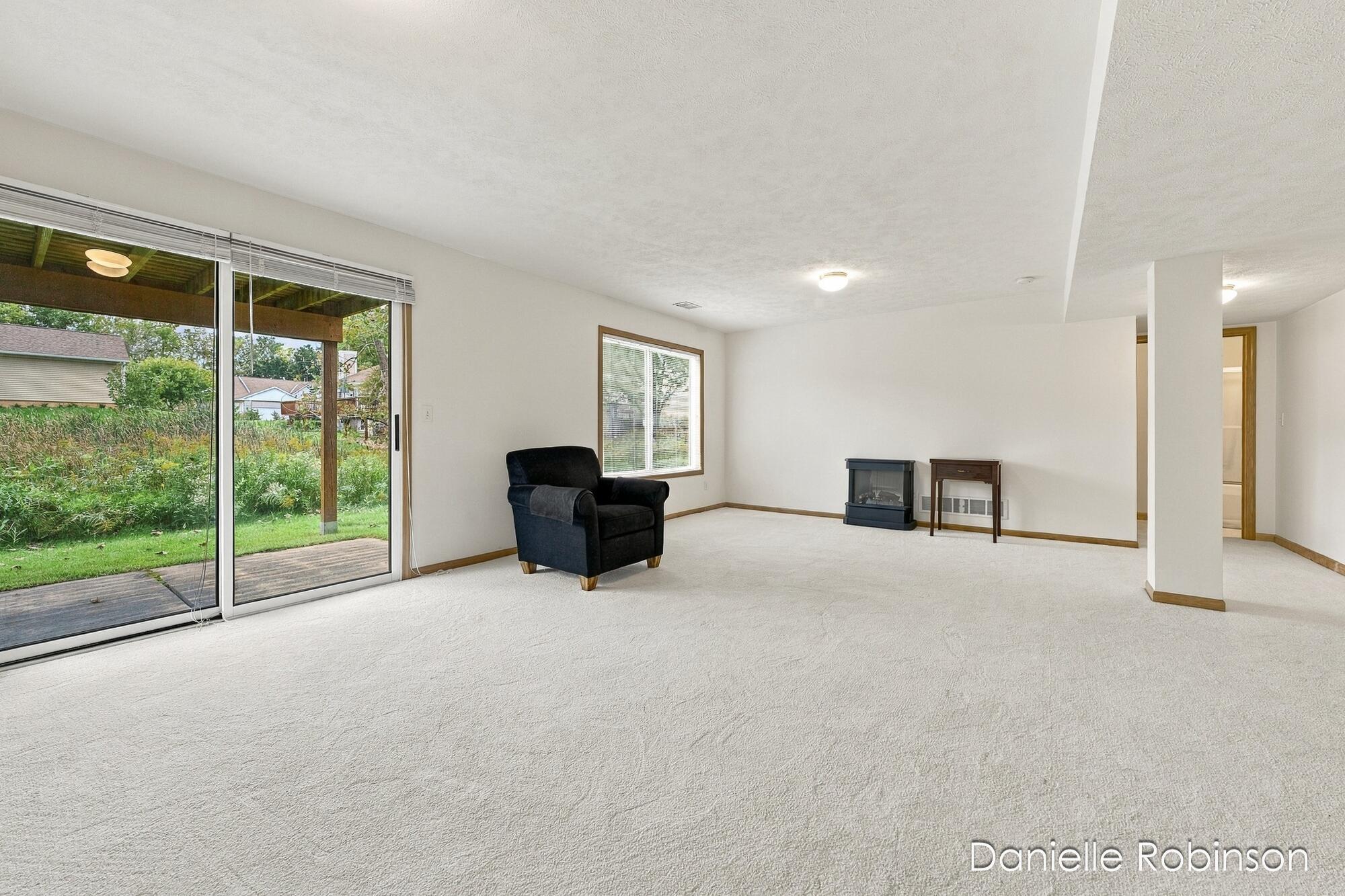 54 Aspen Lane NE Grand Rapids MI 49546