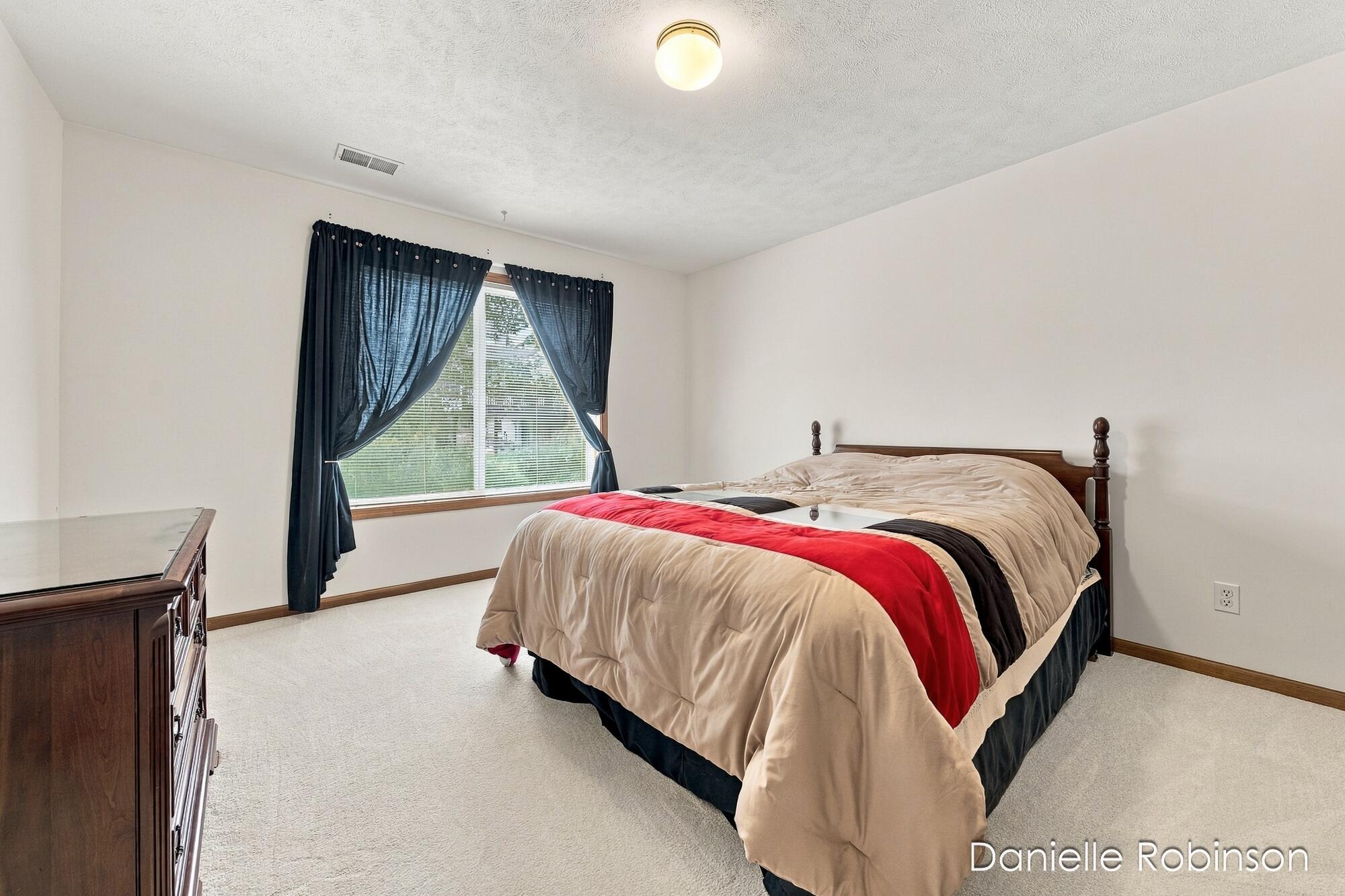 54 Aspen Lane NE Grand Rapids MI 49546