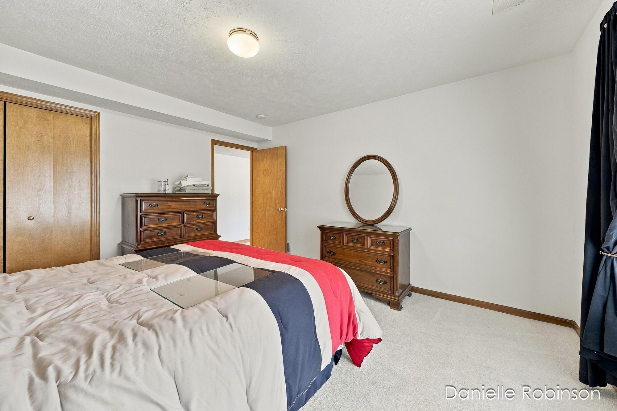 54 Aspen Lane NE Grand Rapids MI 49546
