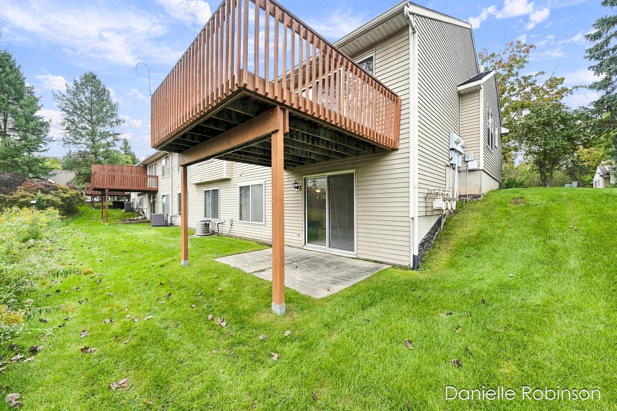 54 Aspen Lane NE Grand Rapids MI 49546