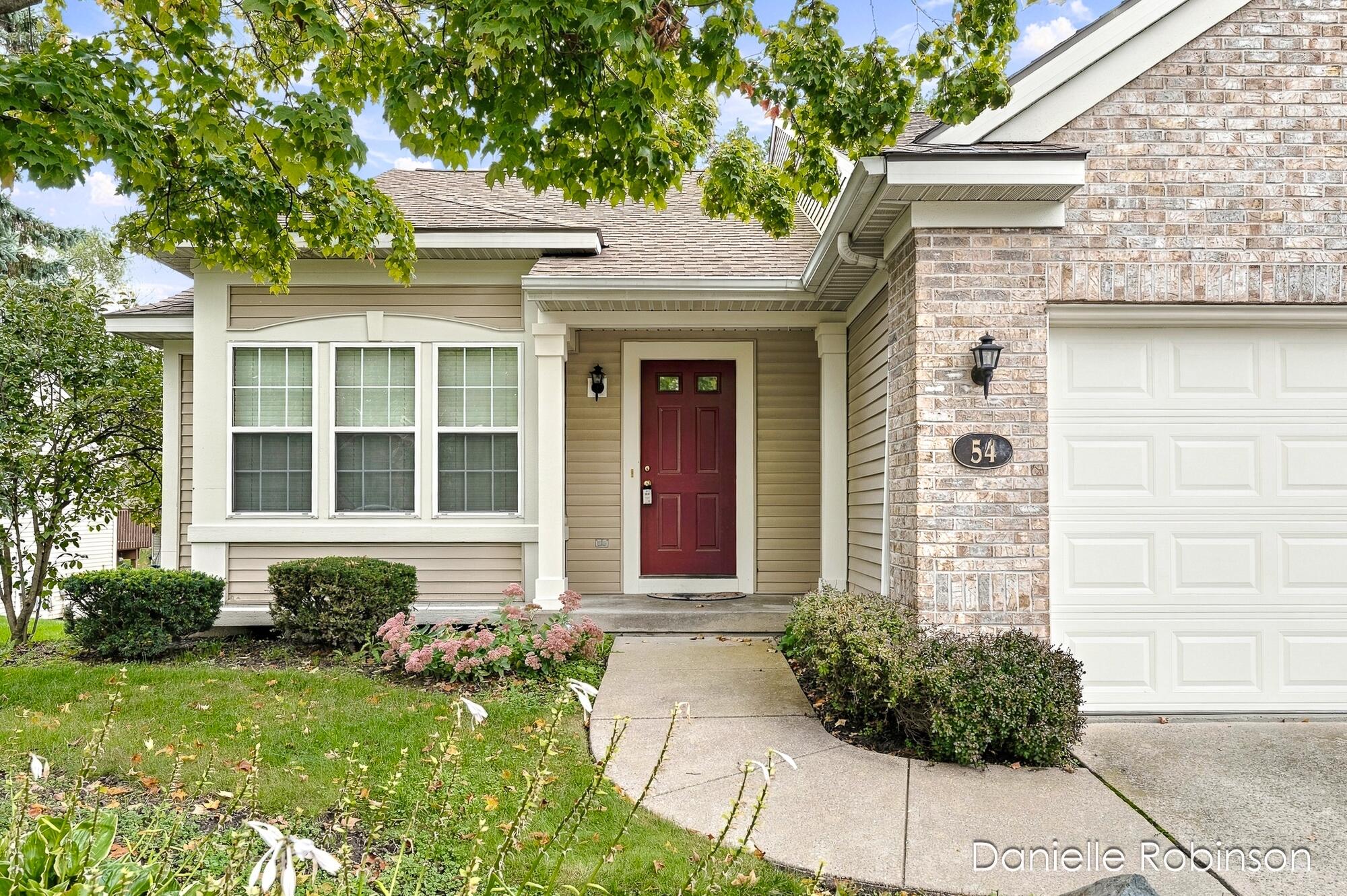 54 Aspen Lane NE Grand Rapids MI 49546