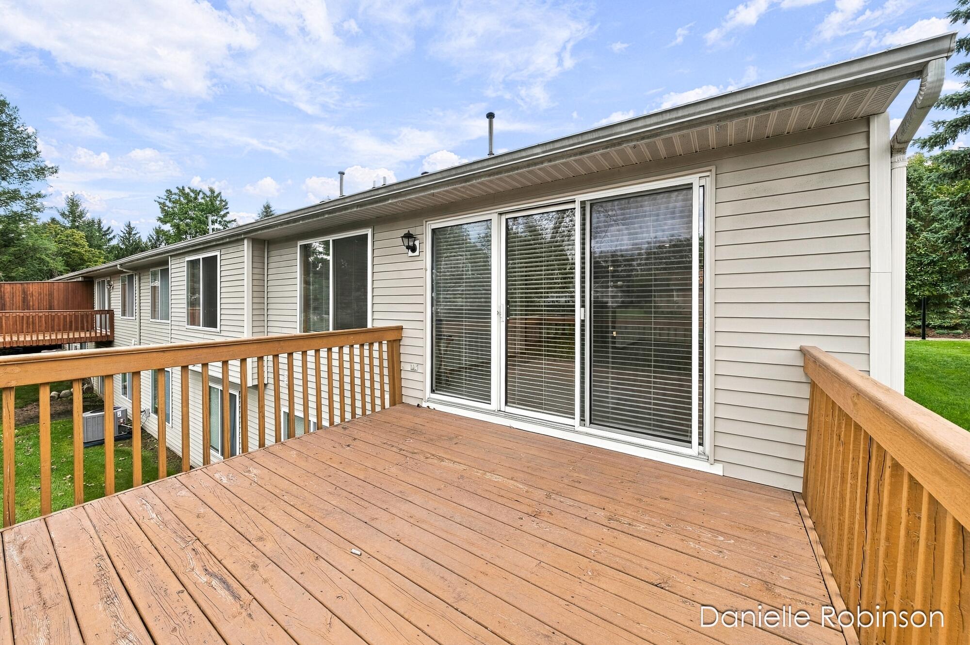 54 Aspen Lane NE Grand Rapids MI 49546