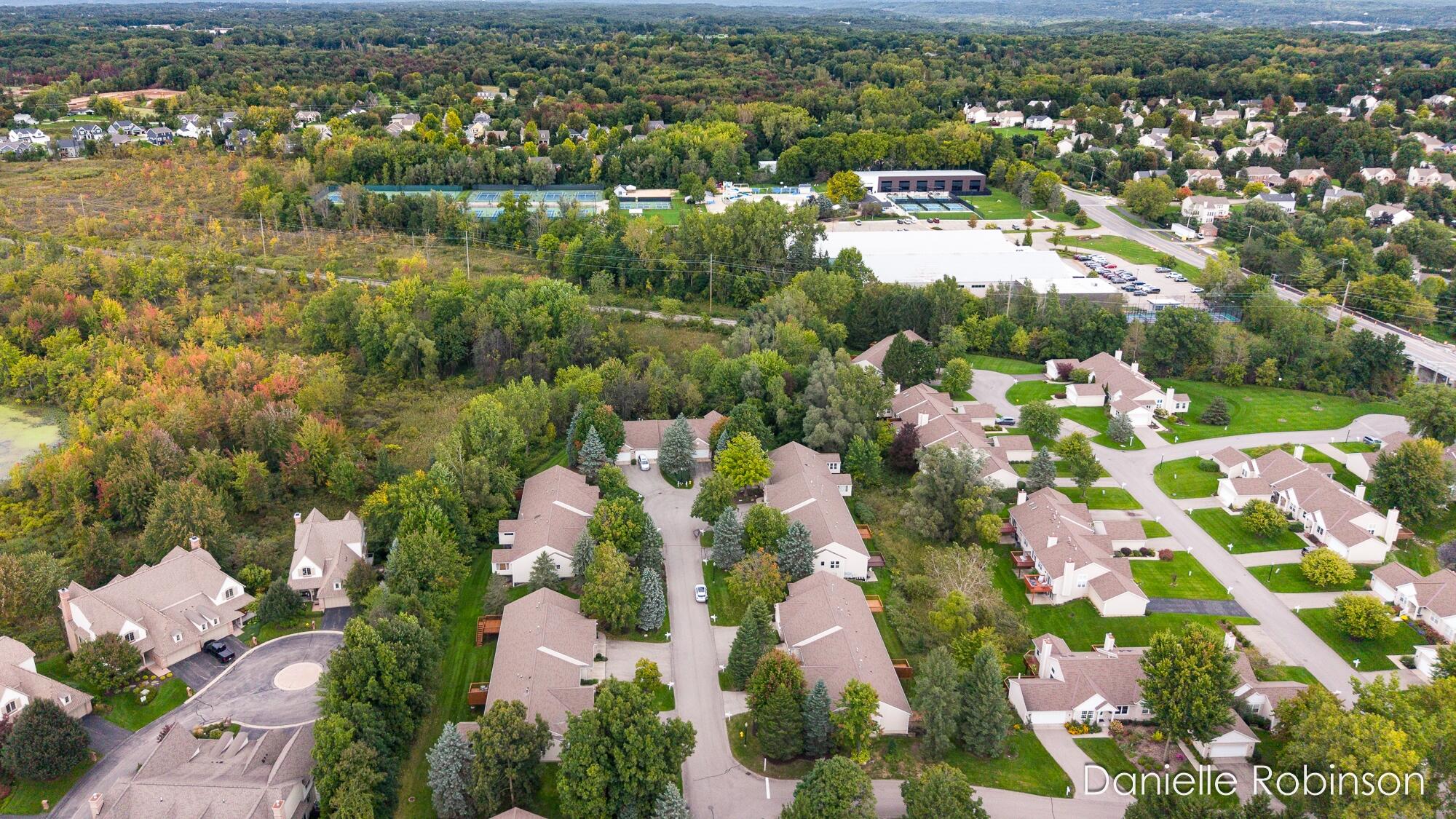 54 Aspen Lane NE Grand Rapids MI 49546