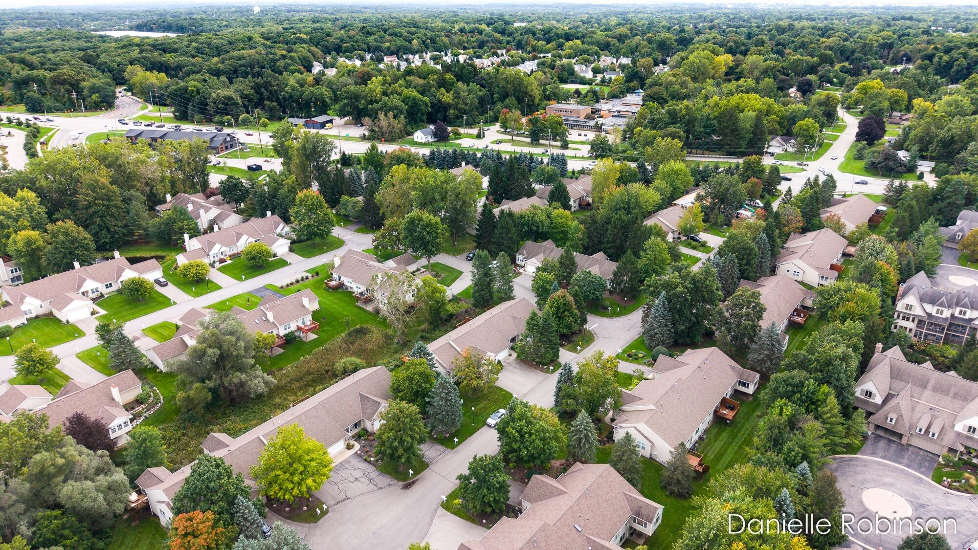 54 Aspen Lane NE Grand Rapids MI 49546