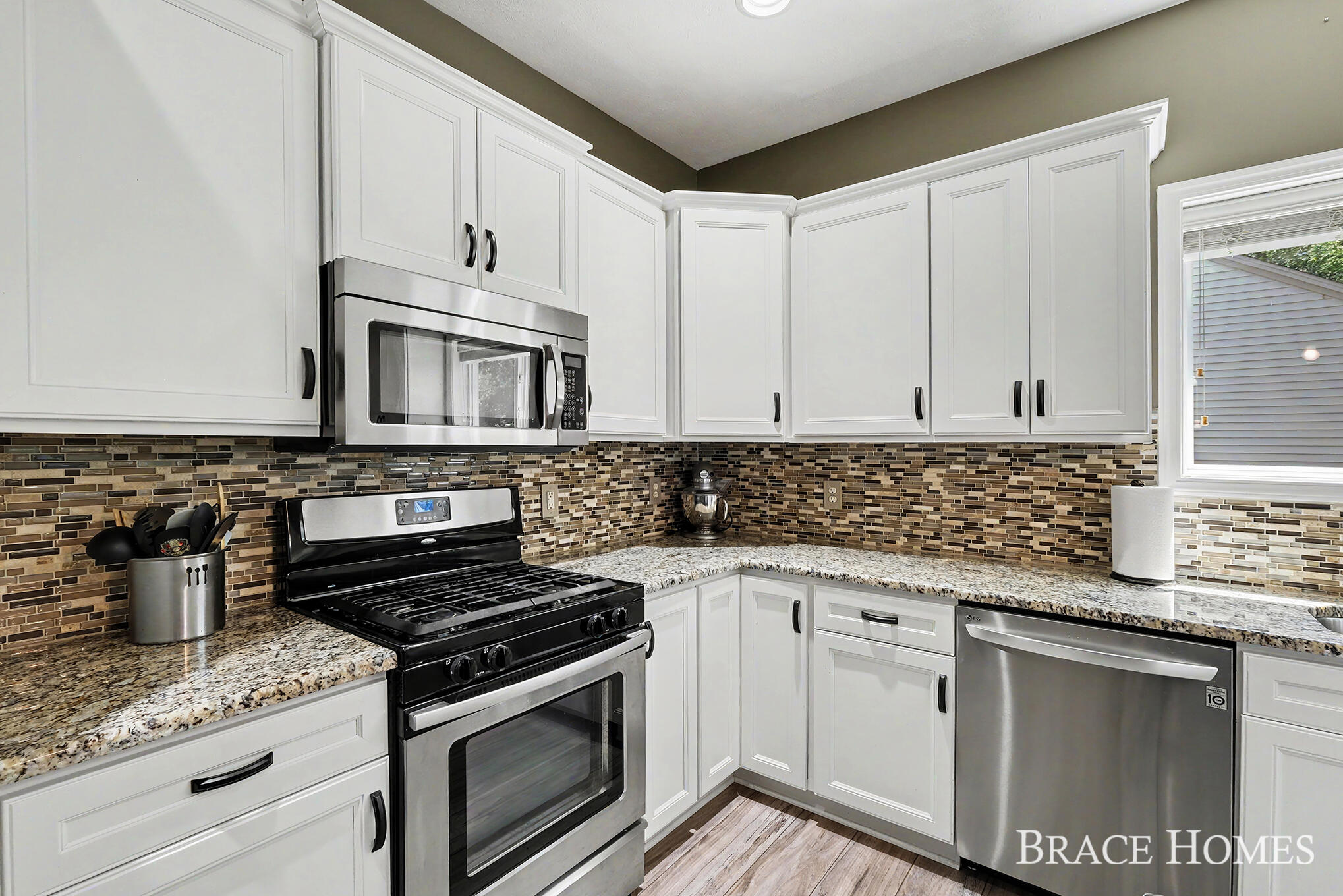 2902 Woodridge Circle NE Grand Rapids MI 49525