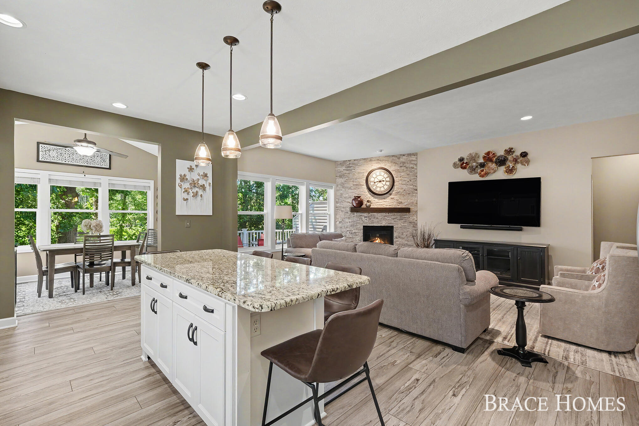 2902 Woodridge Circle NE Grand Rapids MI 49525
