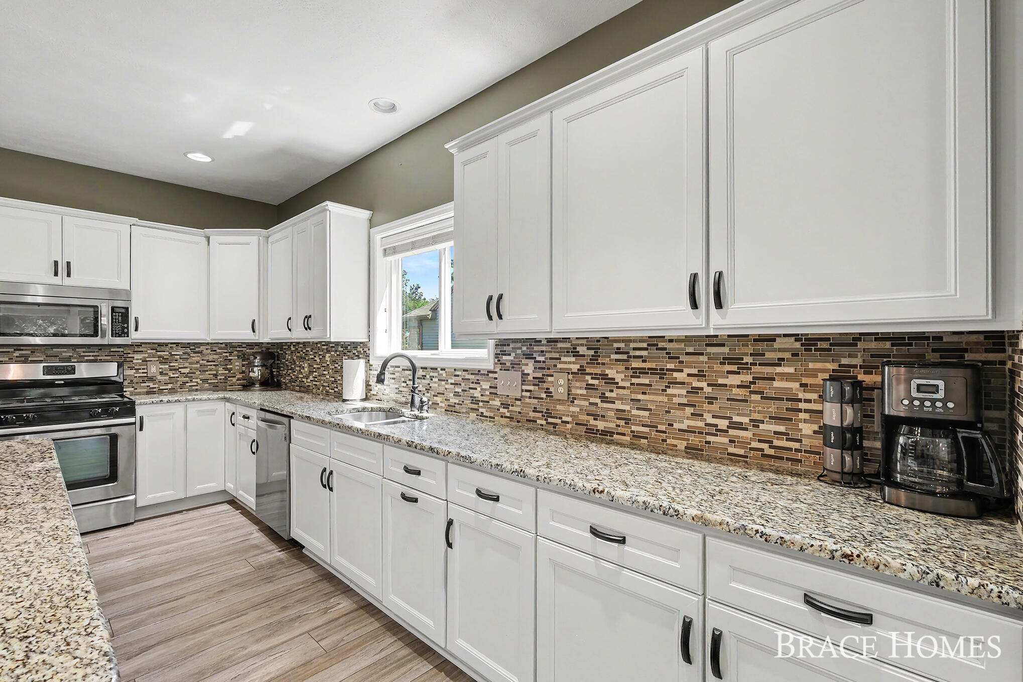2902 Woodridge Circle NE Grand Rapids MI 49525