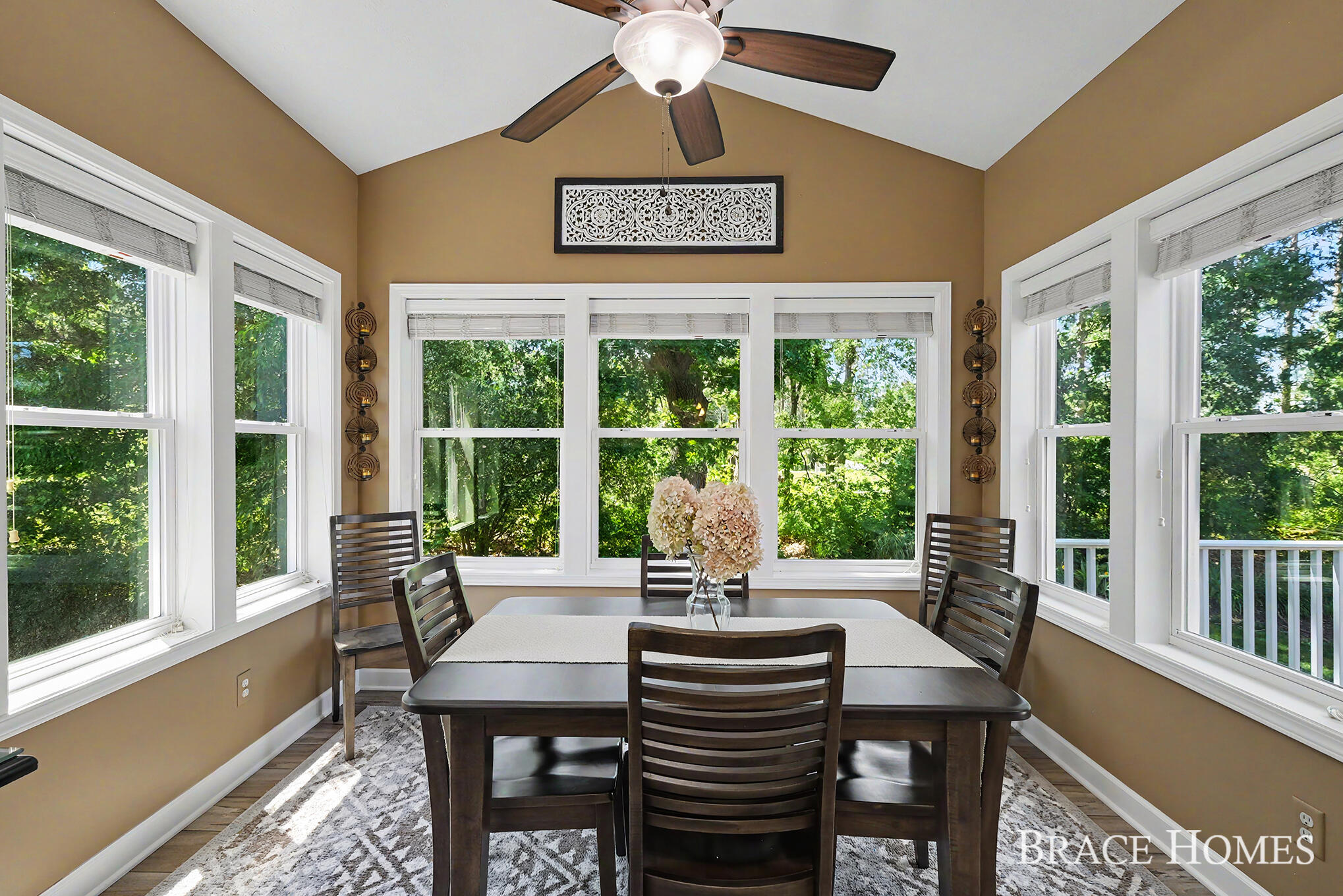 2902 Woodridge Circle NE Grand Rapids MI 49525
