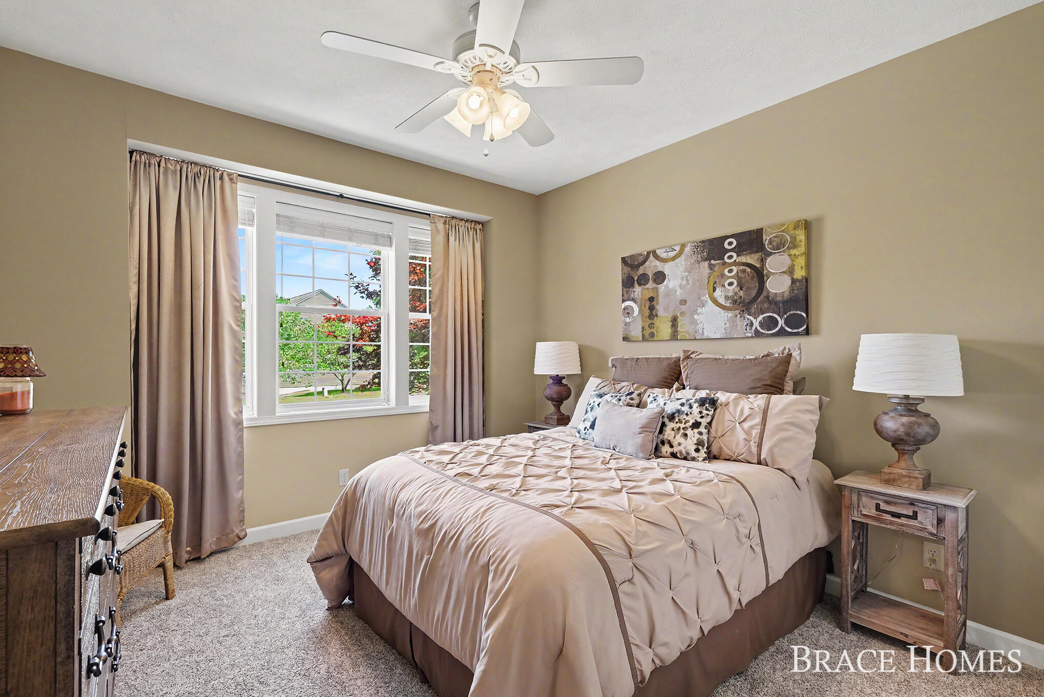 2902 Woodridge Circle NE Grand Rapids MI 49525