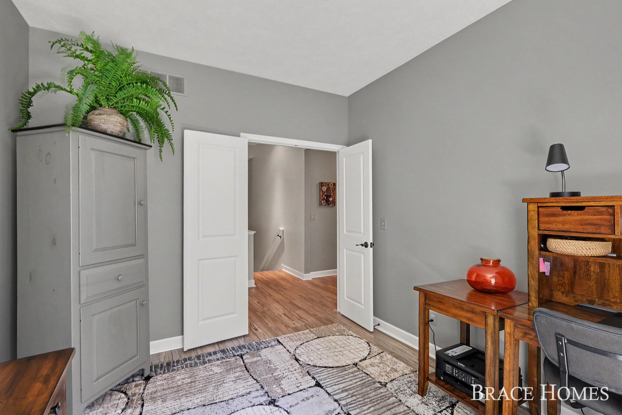 2902 Woodridge Circle NE Grand Rapids MI 49525