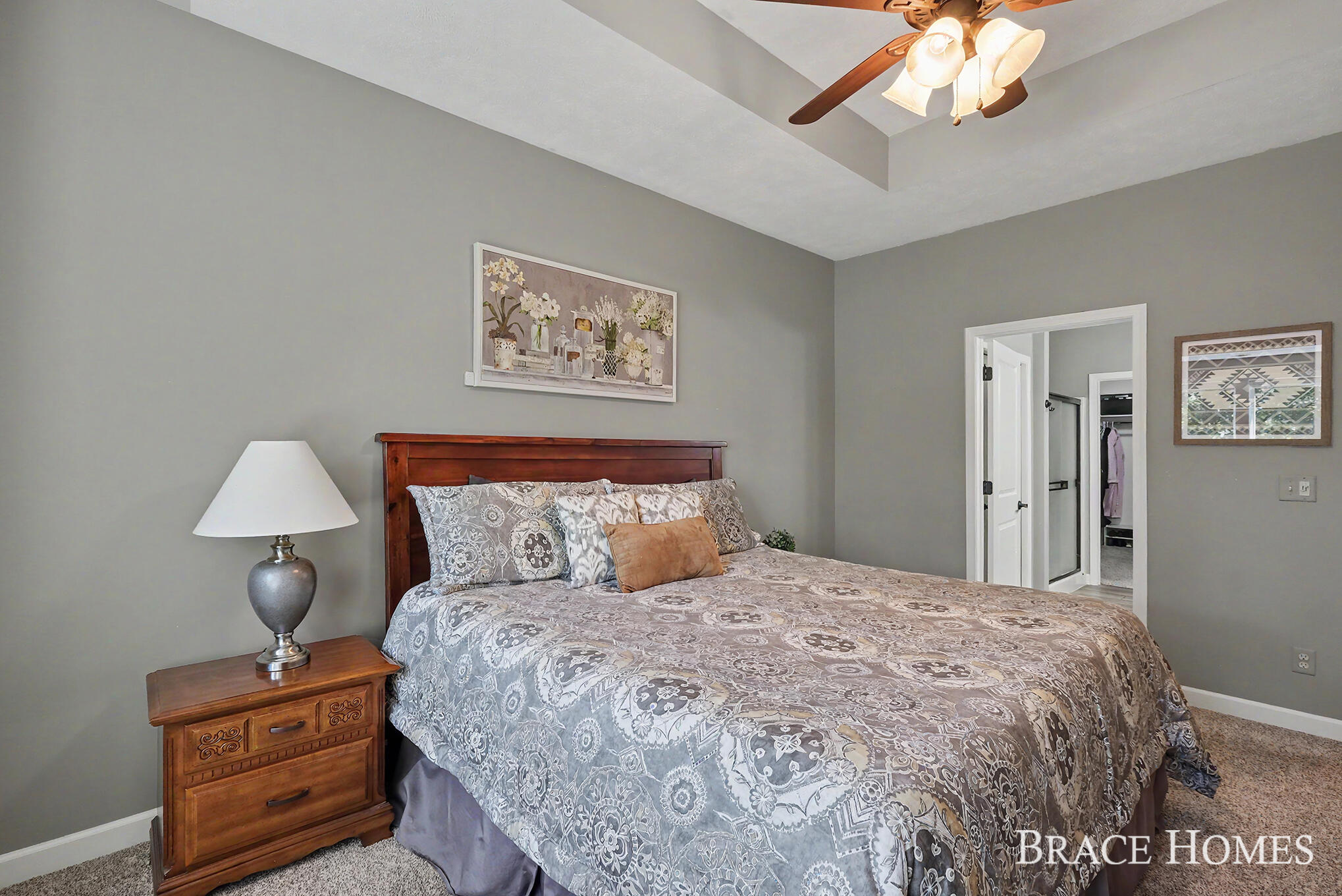 2902 Woodridge Circle NE Grand Rapids MI 49525