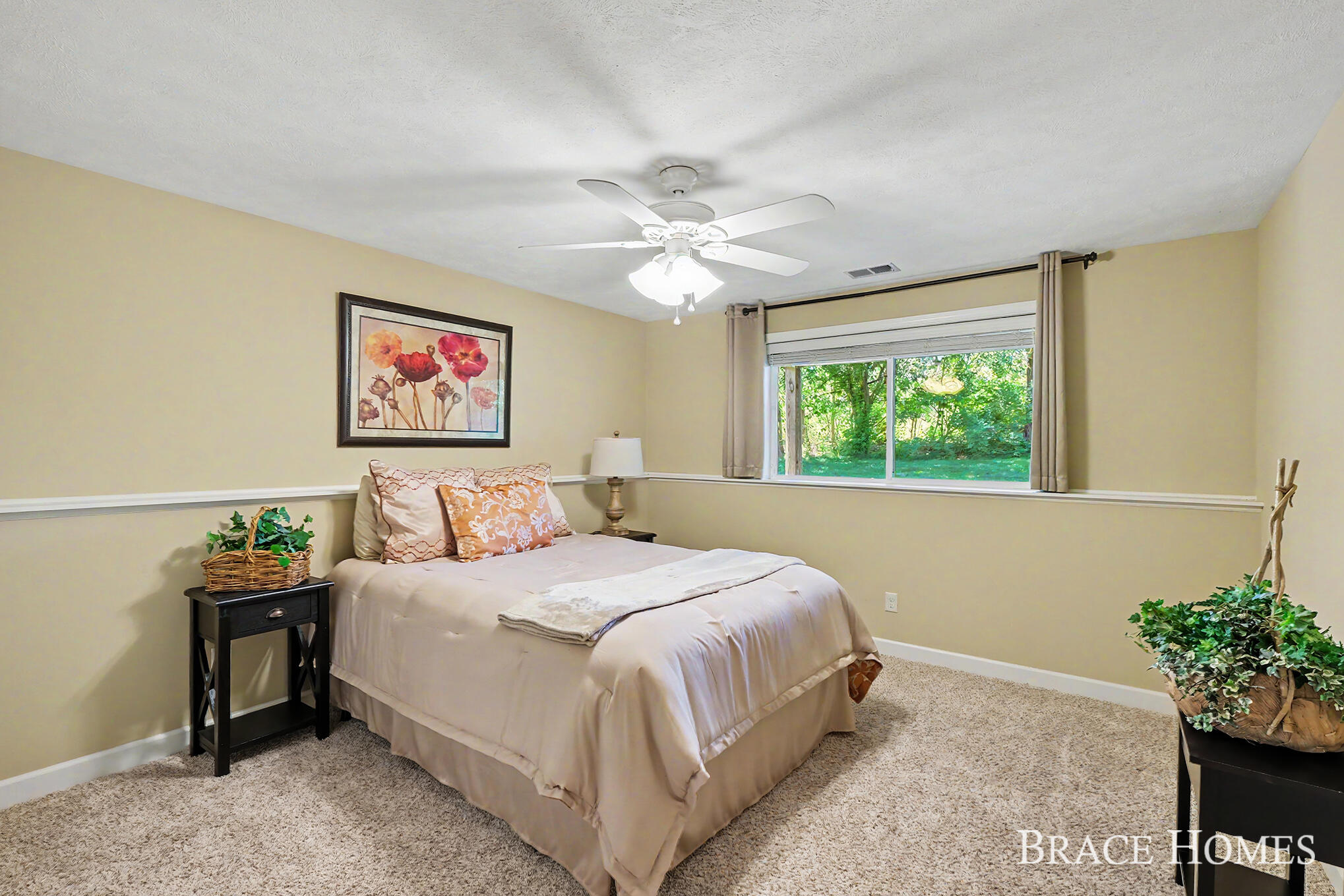 2902 Woodridge Circle NE Grand Rapids MI 49525