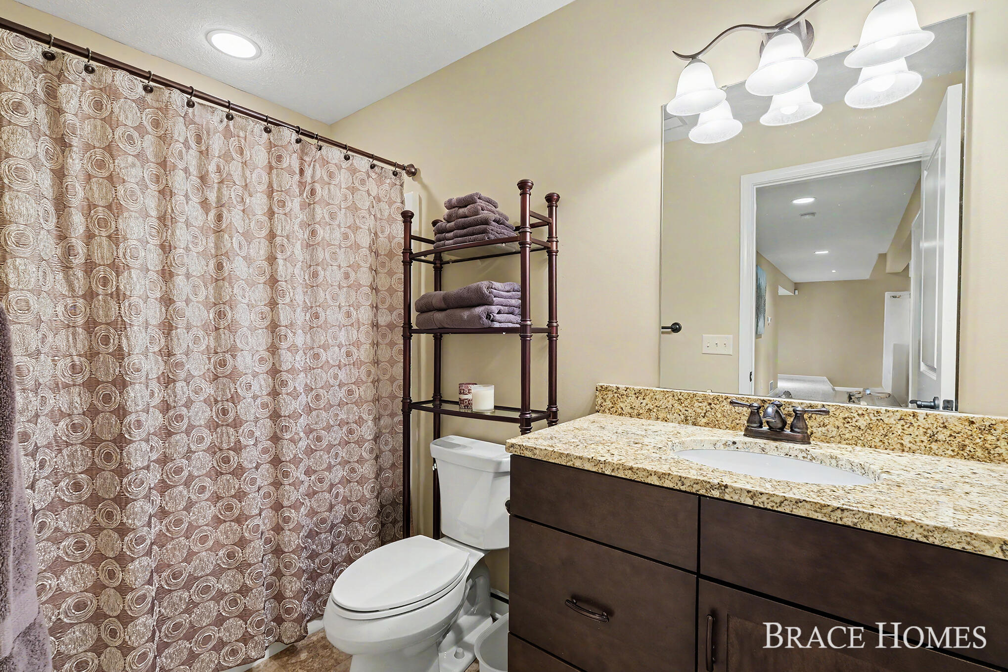 2902 Woodridge Circle NE Grand Rapids MI 49525