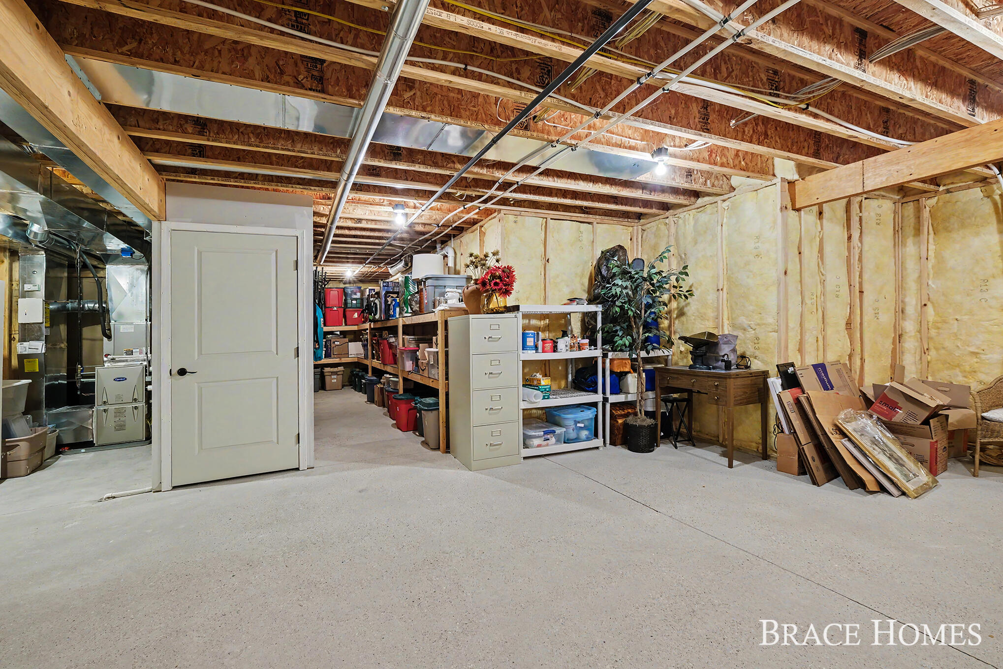 2902 Woodridge Circle NE Grand Rapids MI 49525