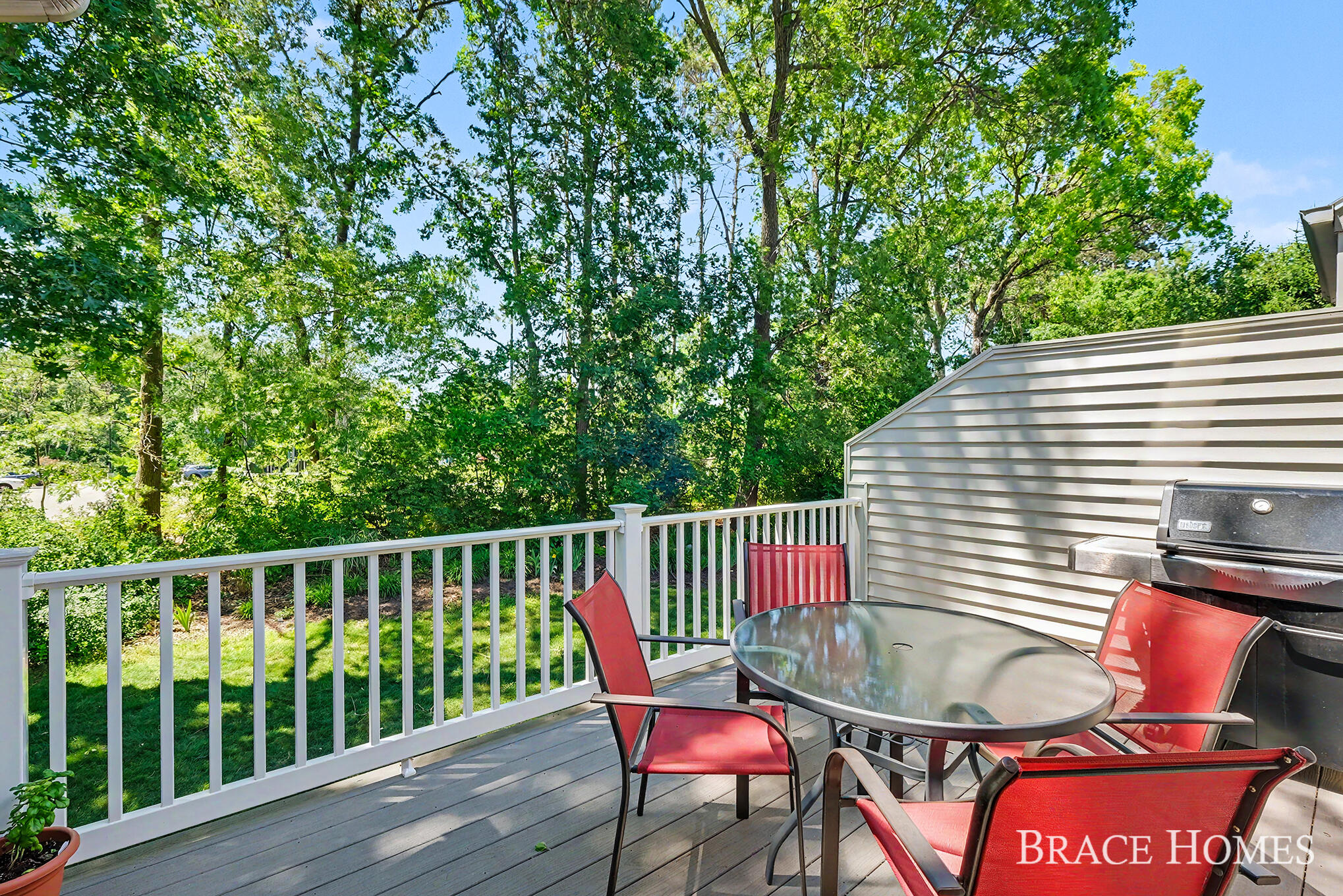 2902 Woodridge Circle NE Grand Rapids MI 49525