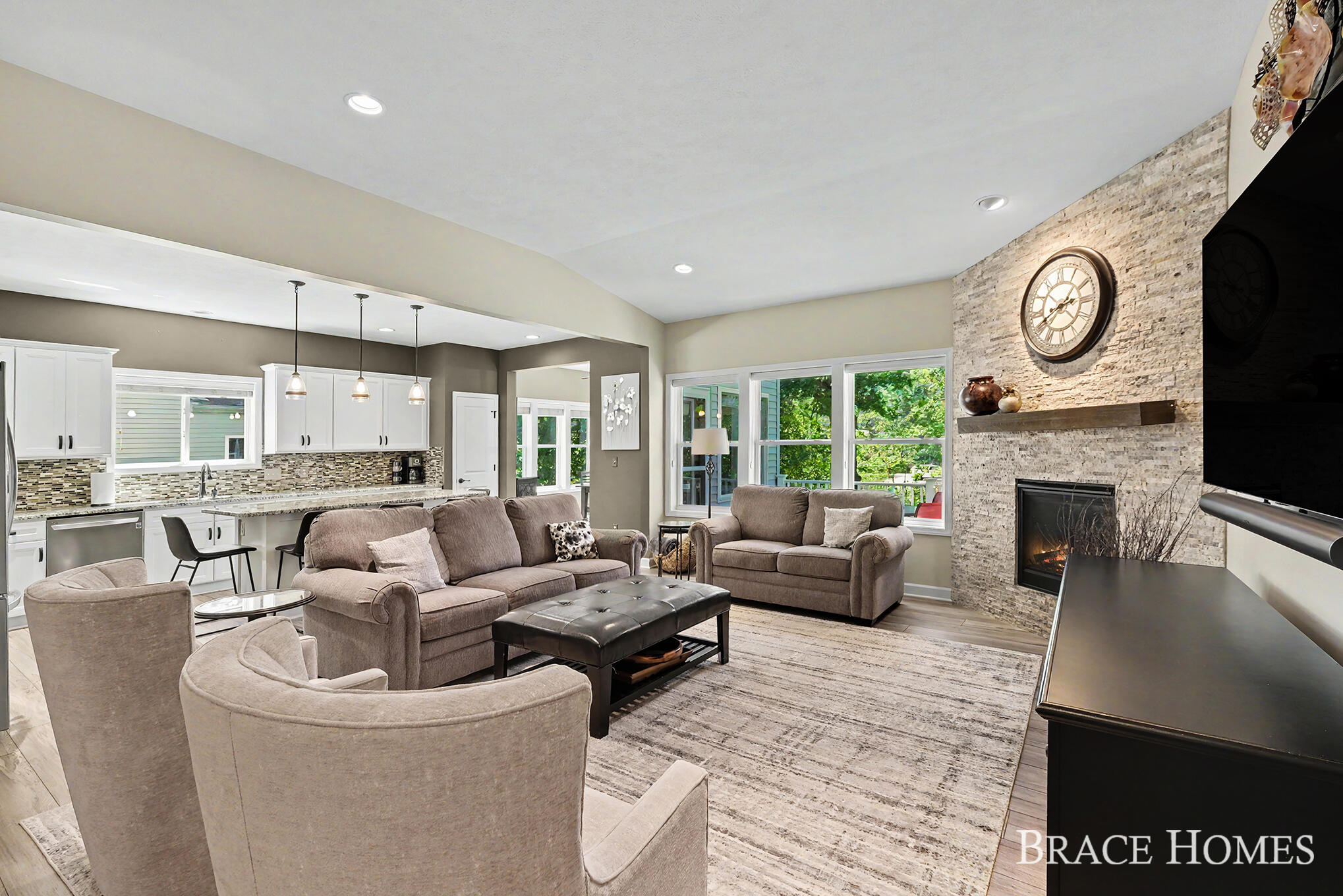 2902 Woodridge Circle NE Grand Rapids MI 49525