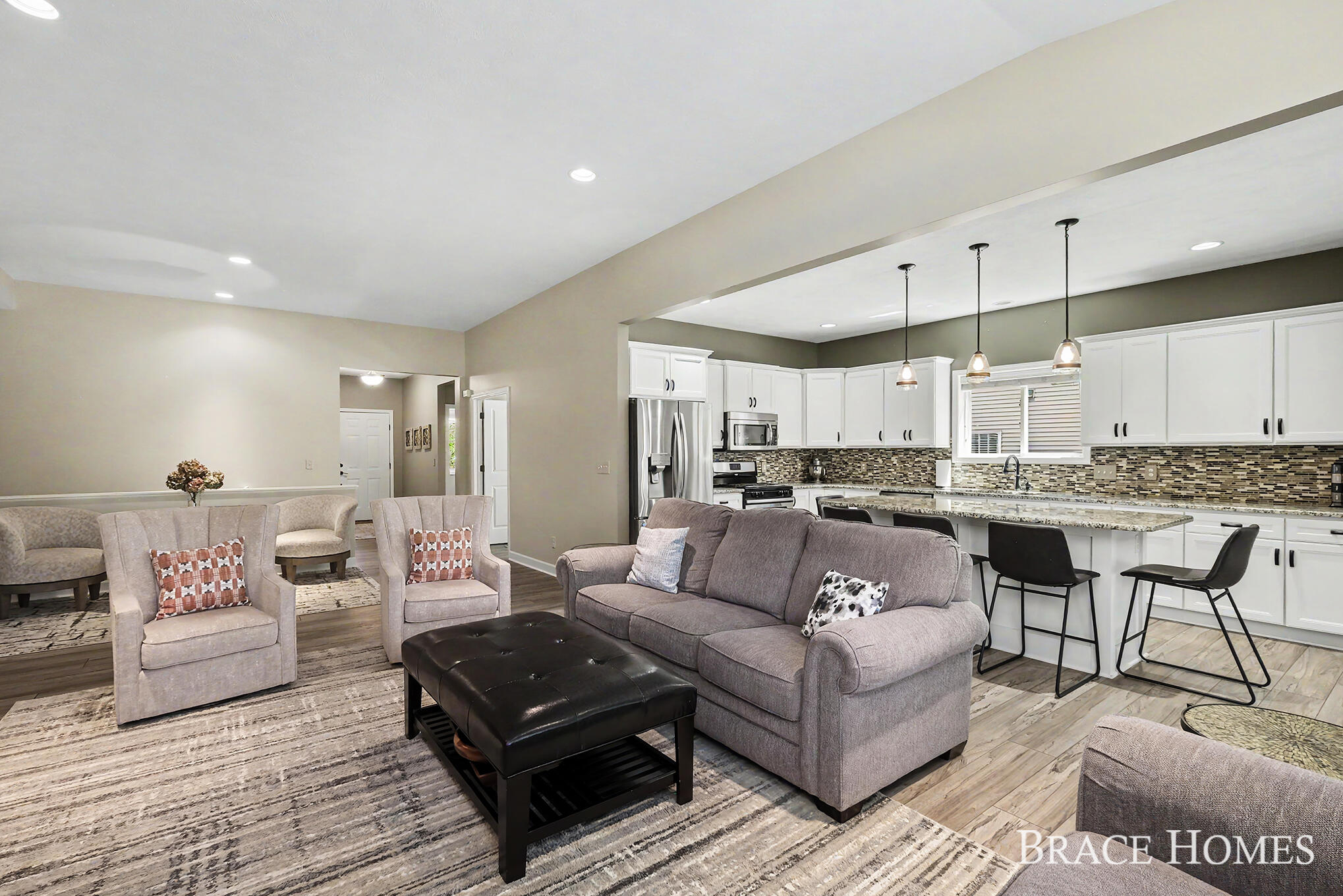 2902 Woodridge Circle NE Grand Rapids MI 49525