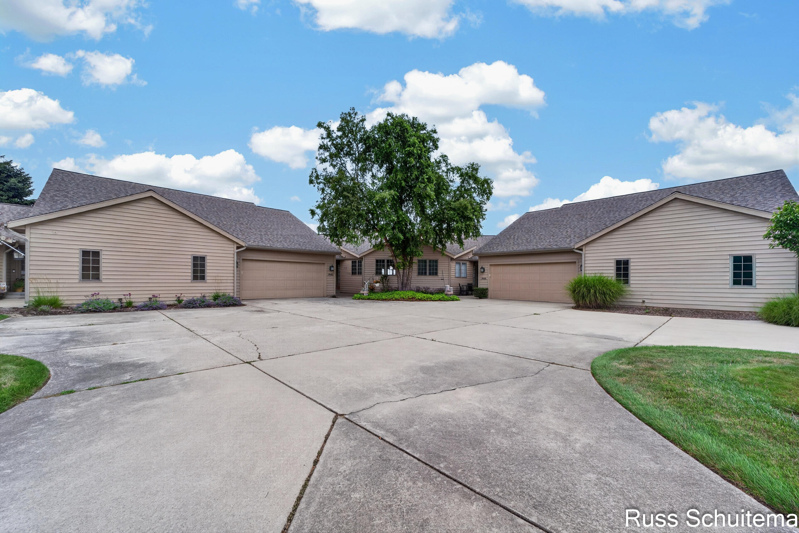 1682 W Harbour Towne Circle Muskegon MI 49441